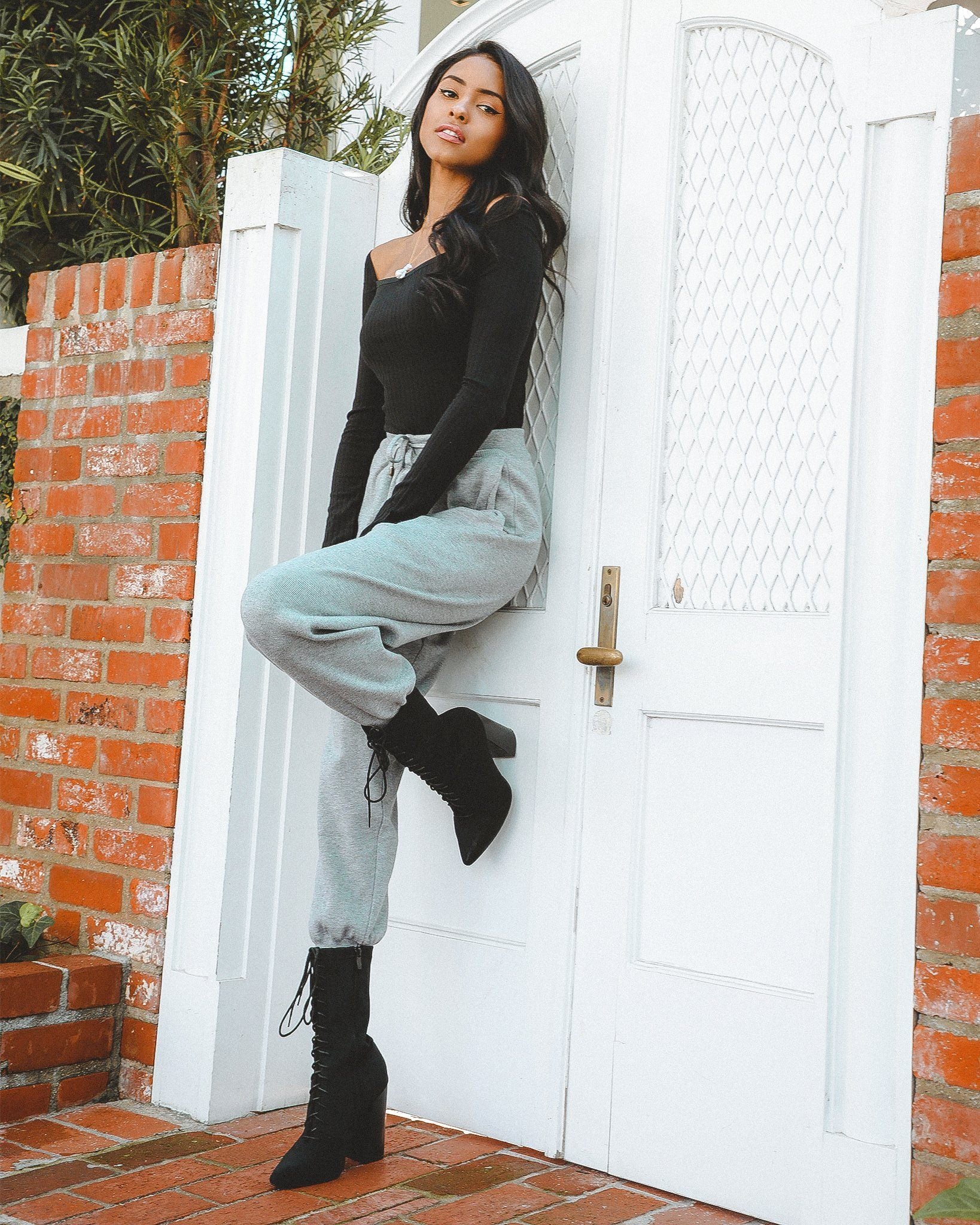 paloma tapered joggers – pulling off casual chic is ef | dropsona - neutral - close-up detail