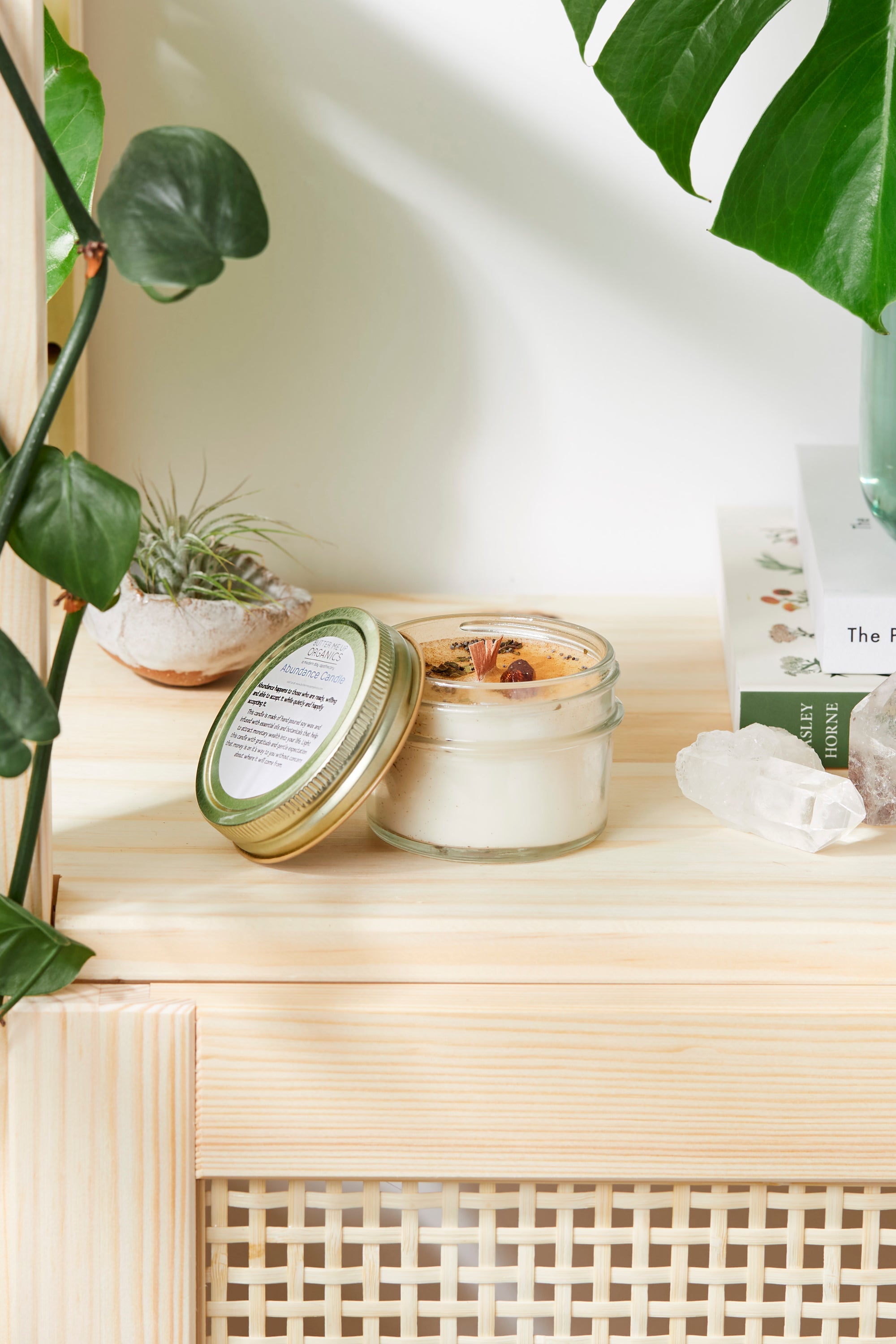 abundance candle / ritual intention | dropsona - neutral - close-up detail