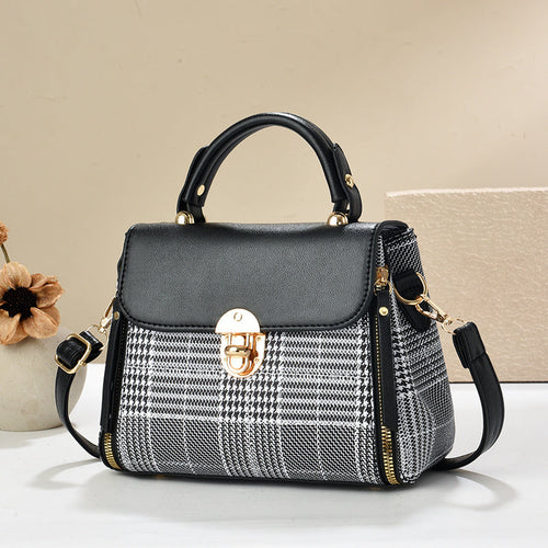 fashionable envelope style ladies bag - fashion should | dropsona - neutral - close-up detail