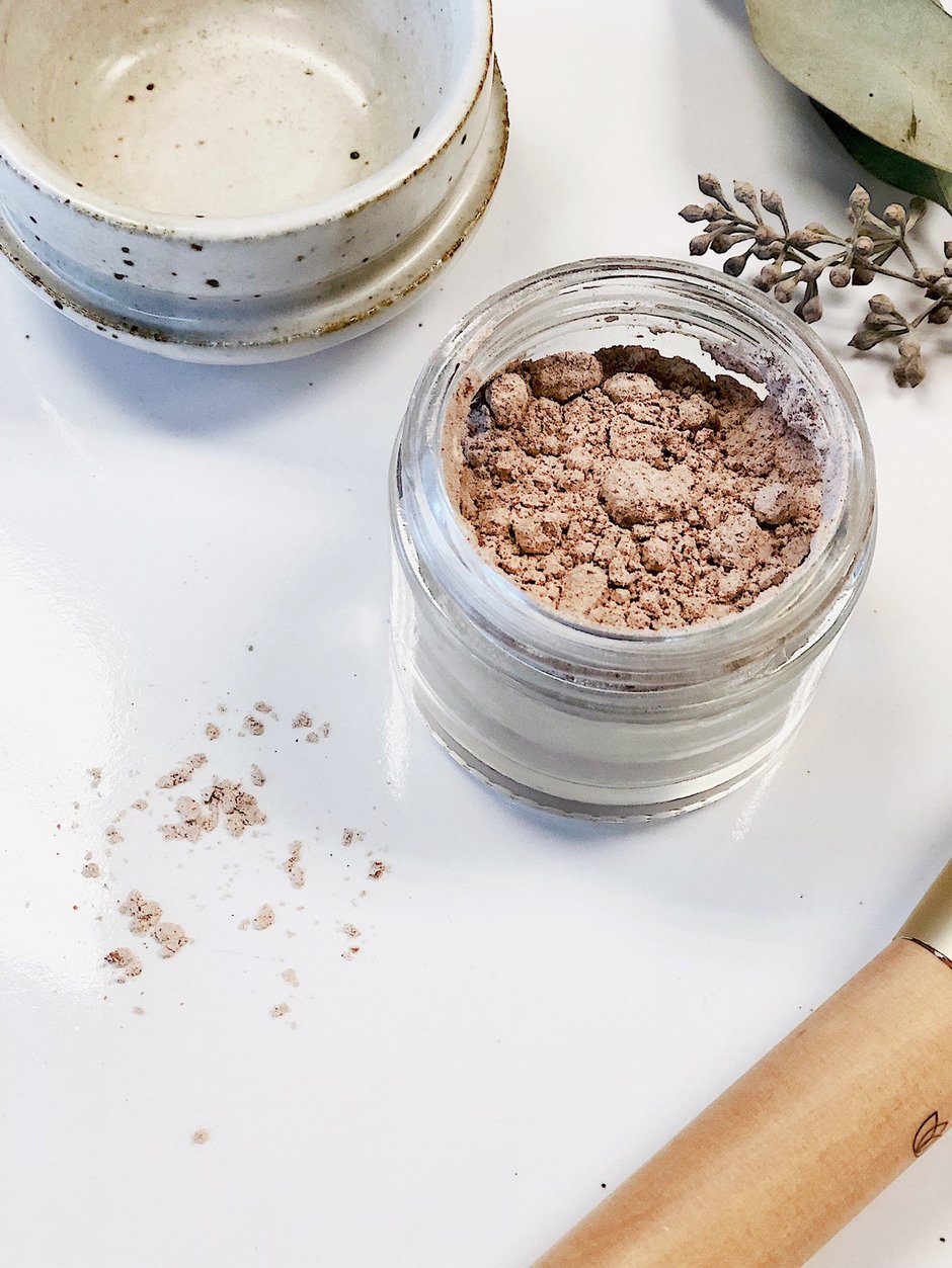 organic finishing powder setting – p | dropsona - neutral - close-up detail