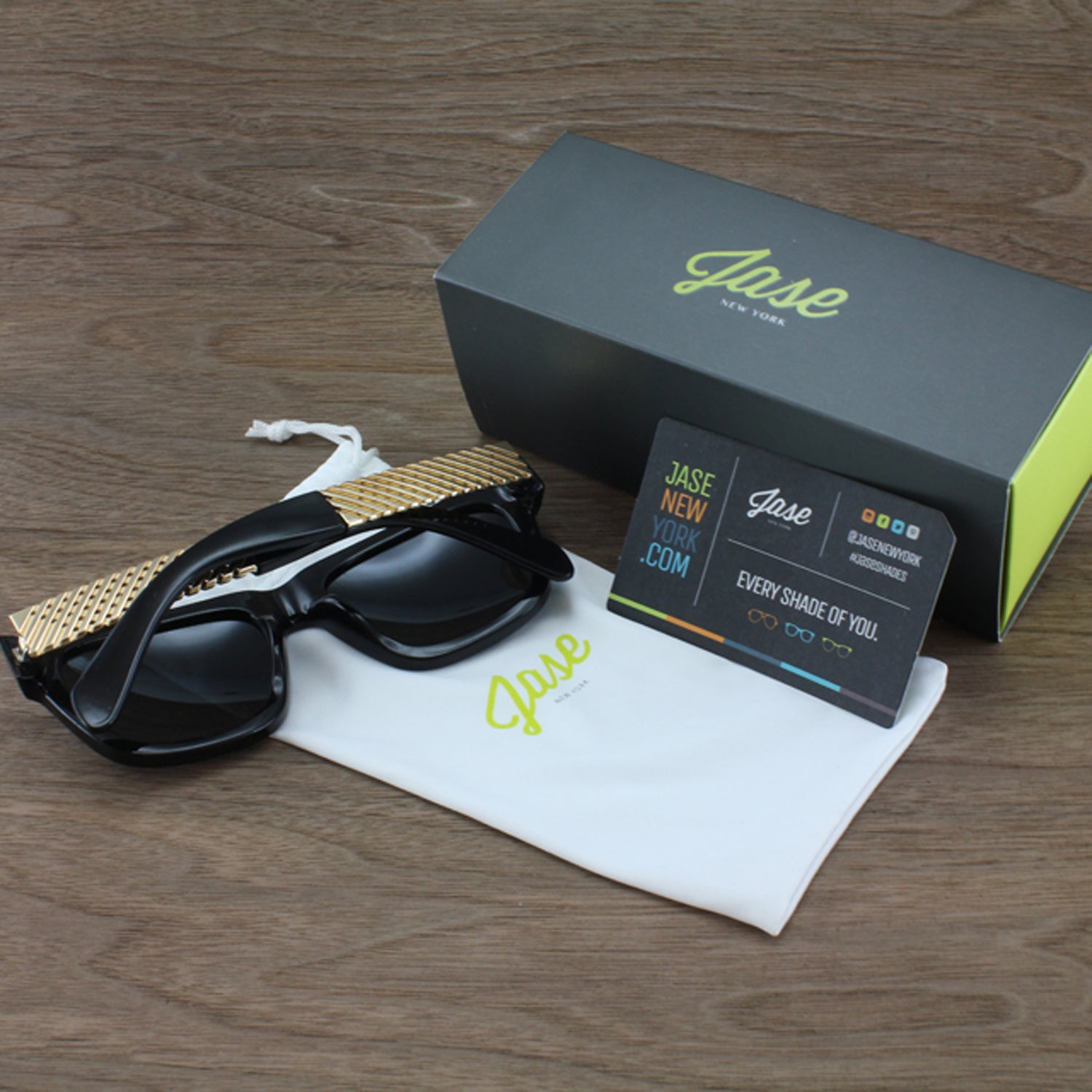 jase new york royce sunglasses in gloss black – n | dropsona - neutral - material texture