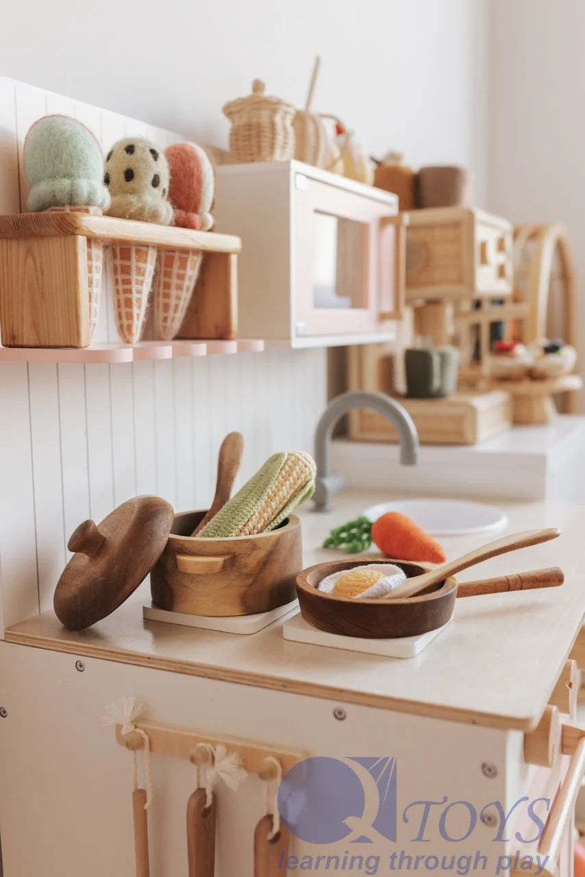 qtoys australia (usa) mahogany pan & pot set aus | dropsona - neutral - close-up detail
