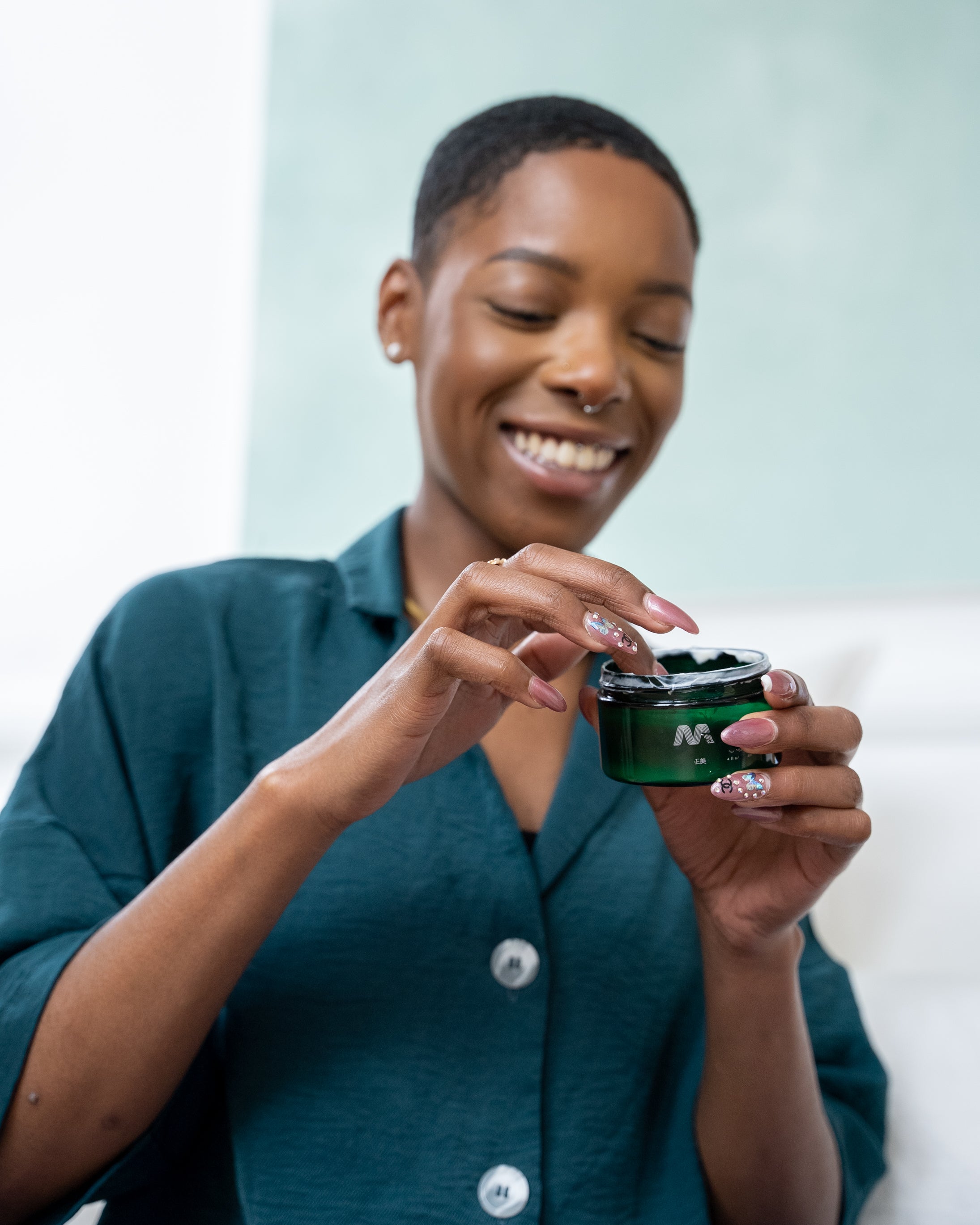 mekabu hydrating styling cream – impressively versatil | dropsona - neutral - material texture