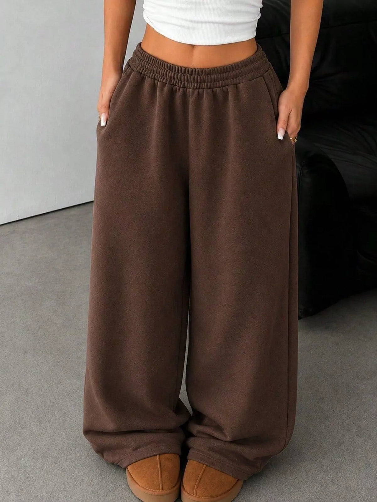 elastic waist wide-leg sweatpants – pocketed | dropsona - neutral - front view