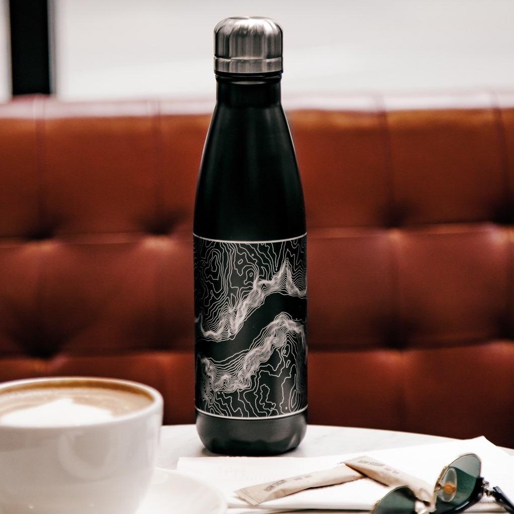 montrose - colorado map insulated bottle in matte blac | dropsona - neutral - material texture