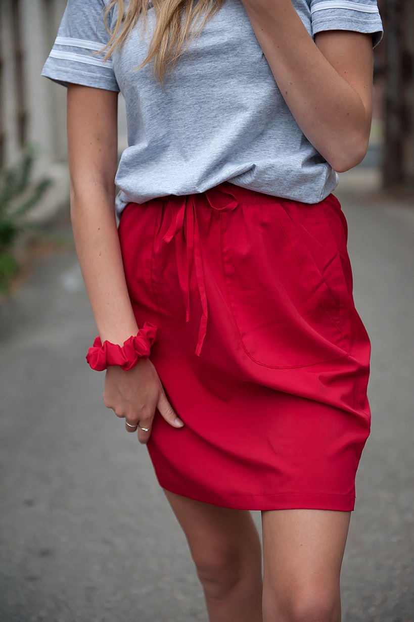 dt breeze sporty skirt in red – "spanish fork" is | dropsona - neutral - close-up detail