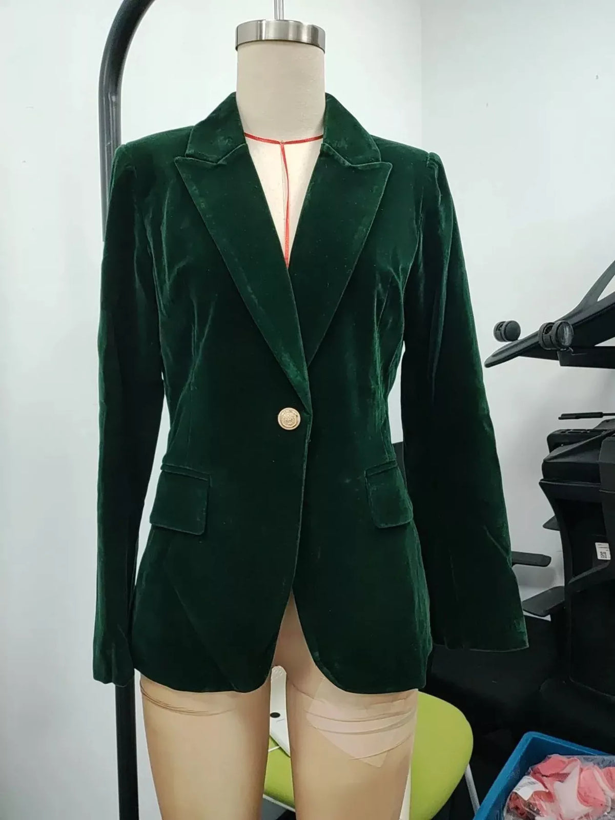 velvet single-button blazer – buttoned | dropsona - neutral - size reference