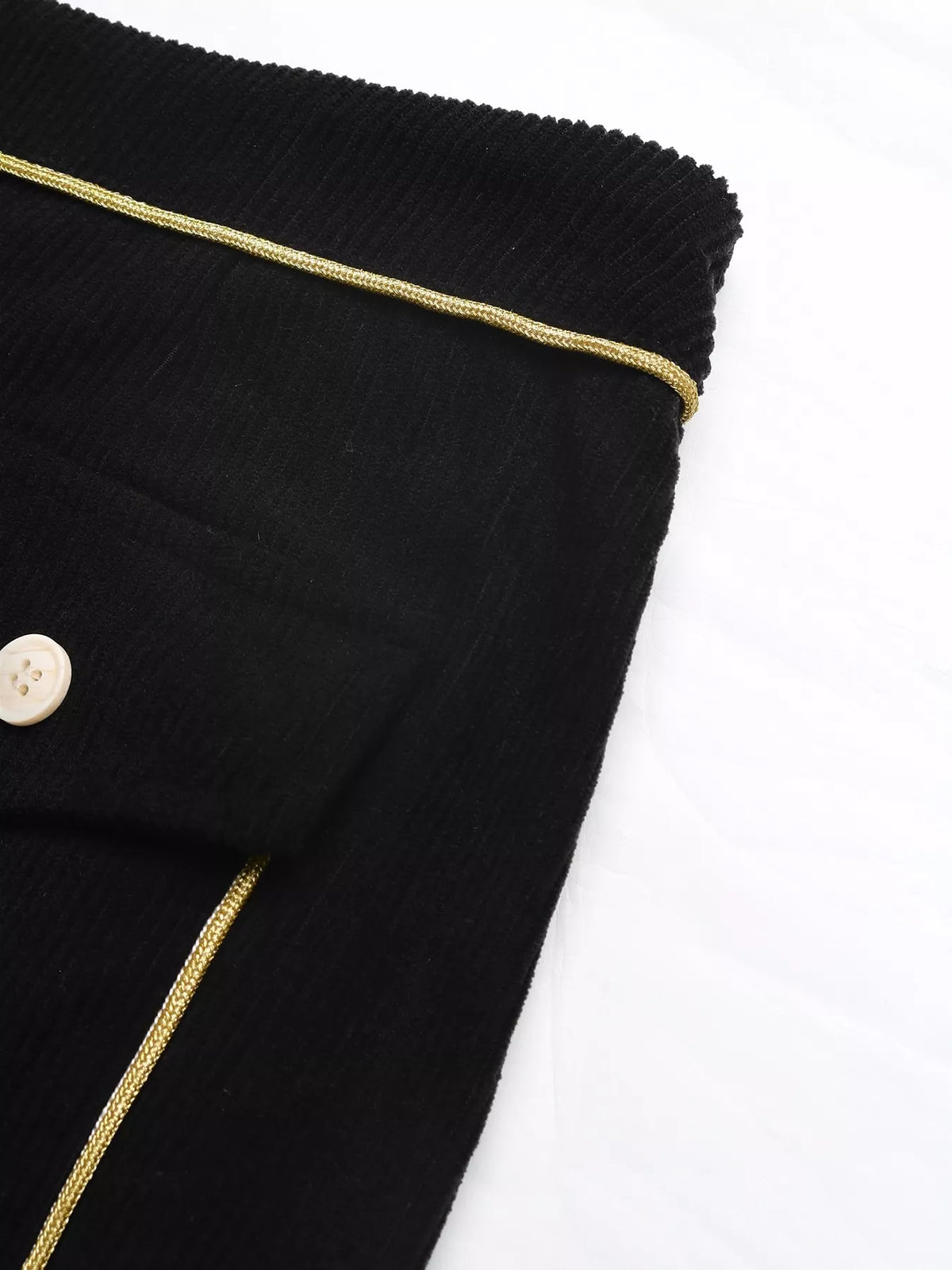 corduroy midi skirt – buttoned body: not lined | dropsona - neutral - close-up detail