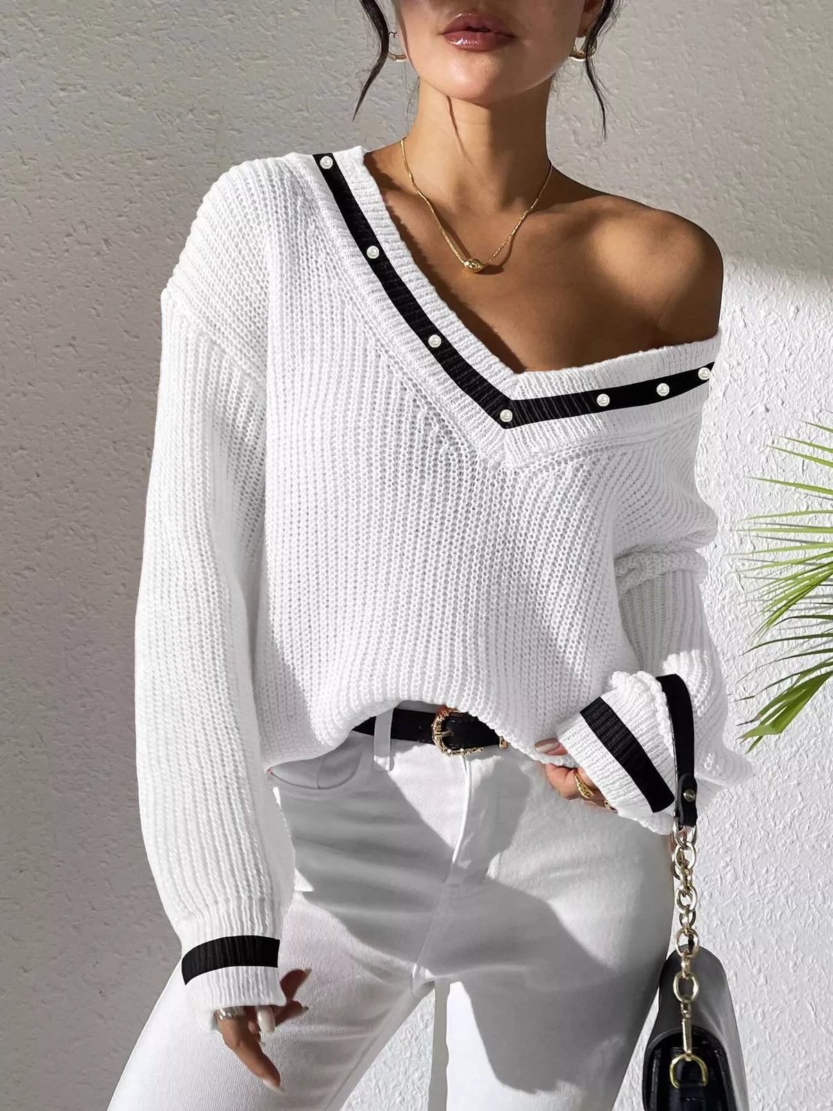 v-neck contrast trim sweater with pearl decor | dropsona - neutral - size reference