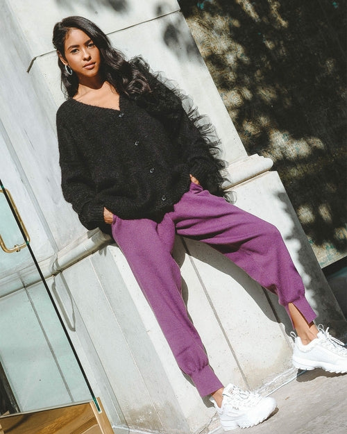 paloma tapered joggers – pulling off casual chic is ef | dropsona - neutral - material texture