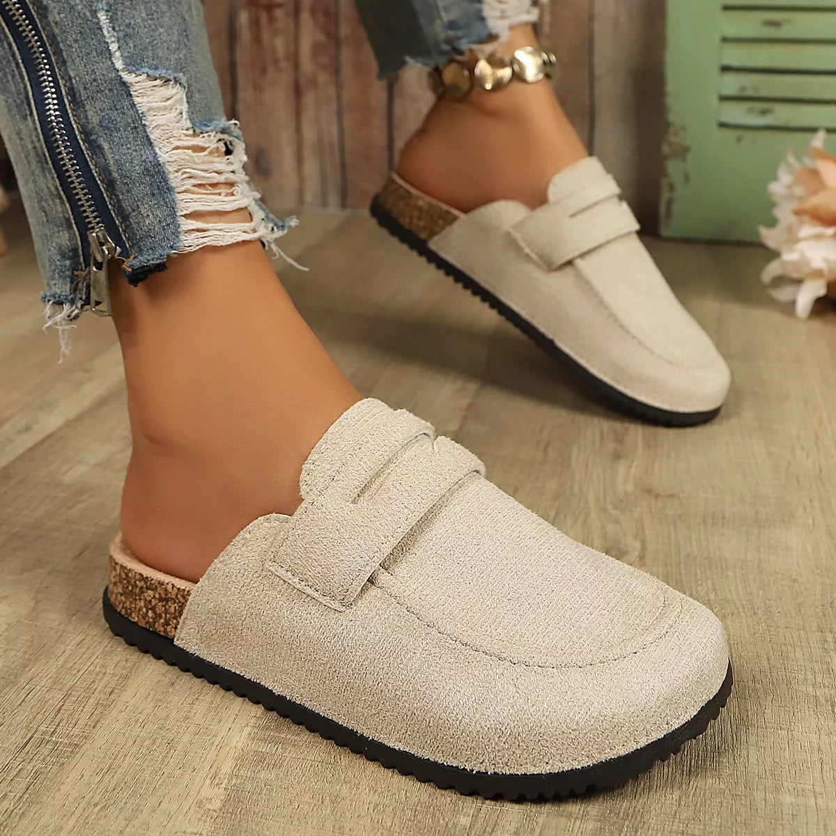 round toe slip-ons – dear monkey | dropsona suede,rubber - neutral - close-up detail