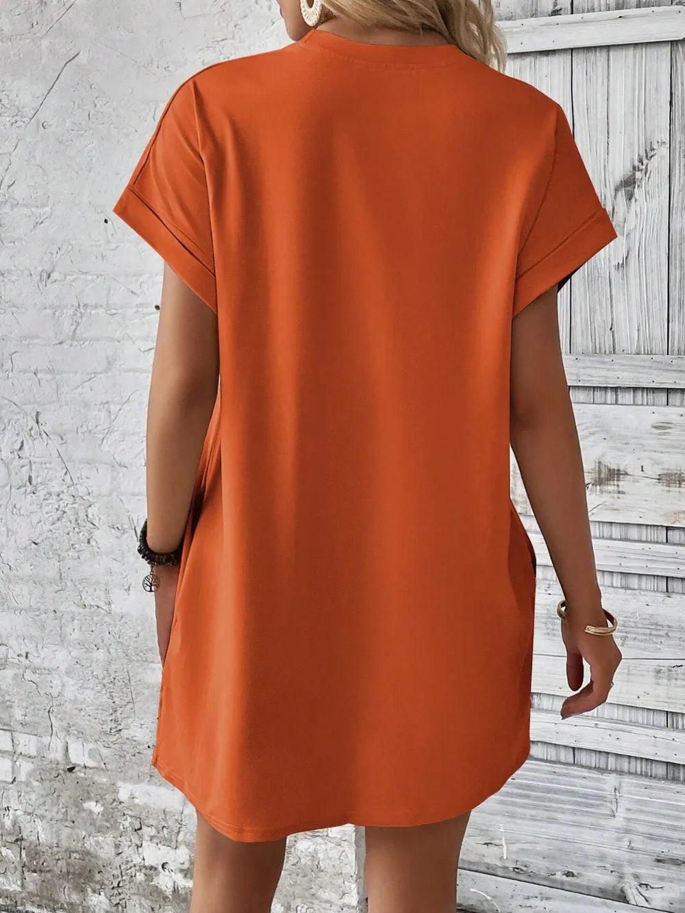 round neck short sleeve mini dress – basic style | dropsona - neutral - close-up detail