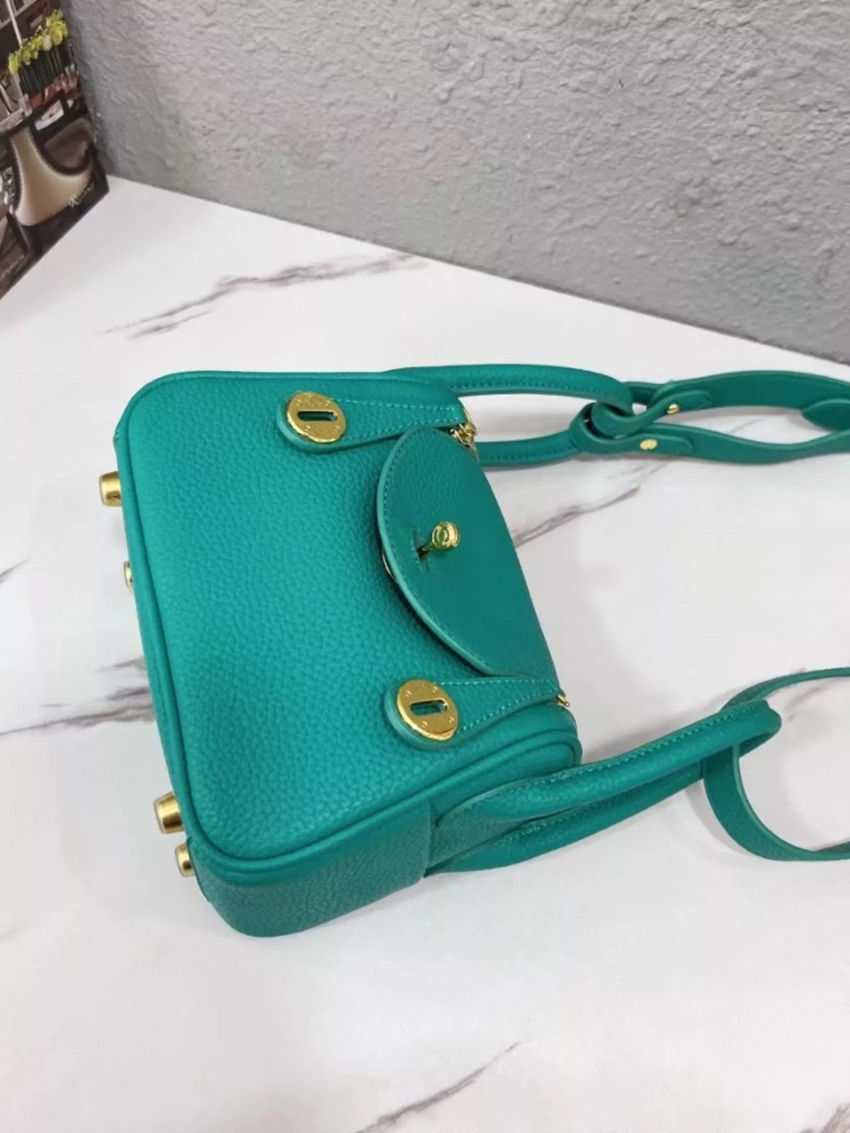 gold-tone hardware leather crossbody bag | dropsona - neutral - packaging
