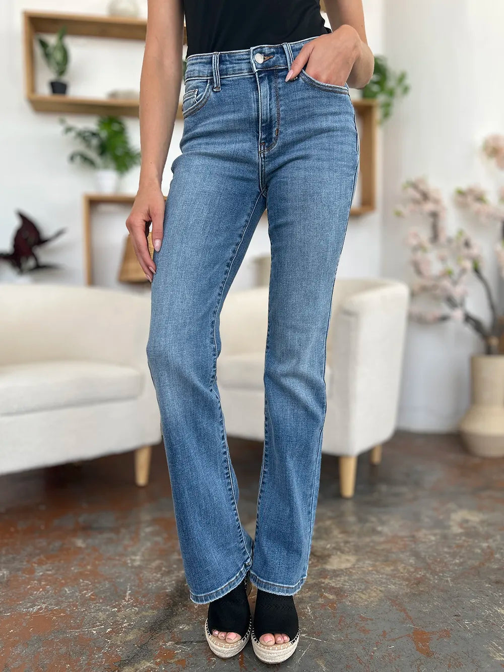 judy blue full size mid-rise waist straight jeans | dropsona - neutral - close-up detail