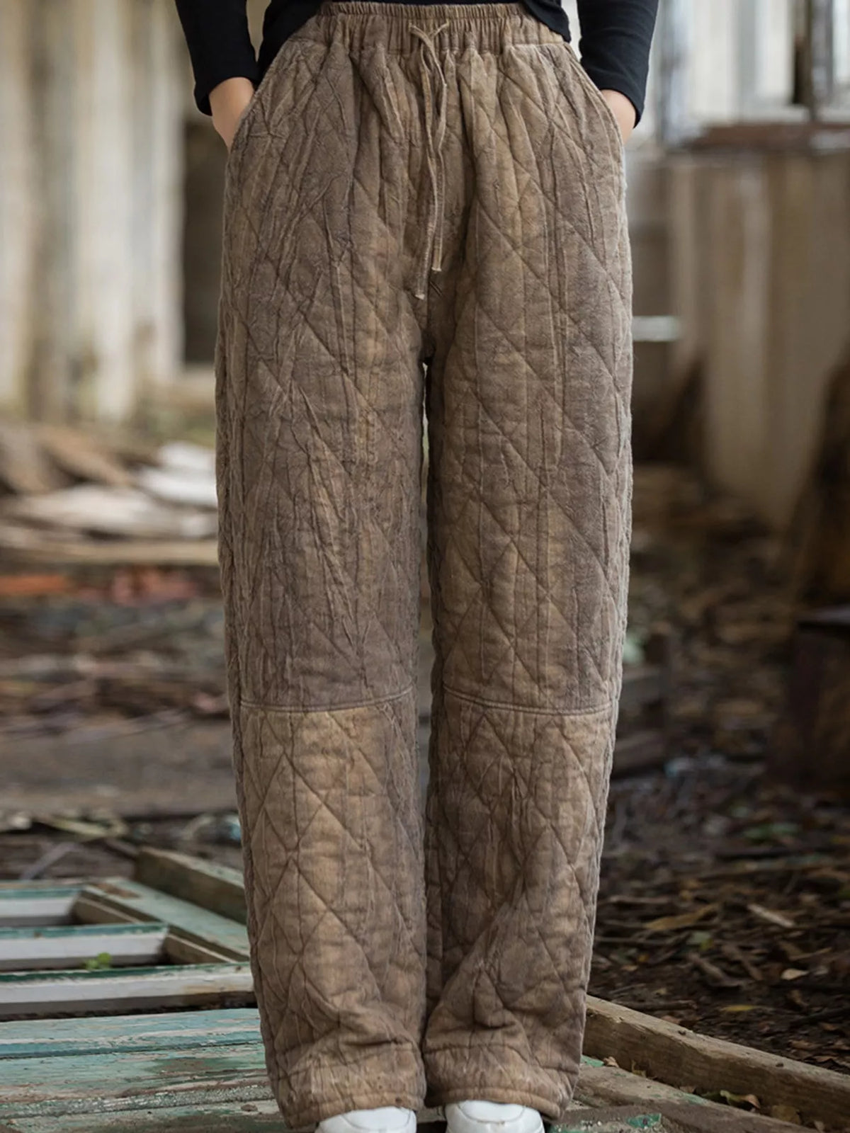 quilted high-waisted wide-leg casual pants | dropsona - neutral - close-up detail