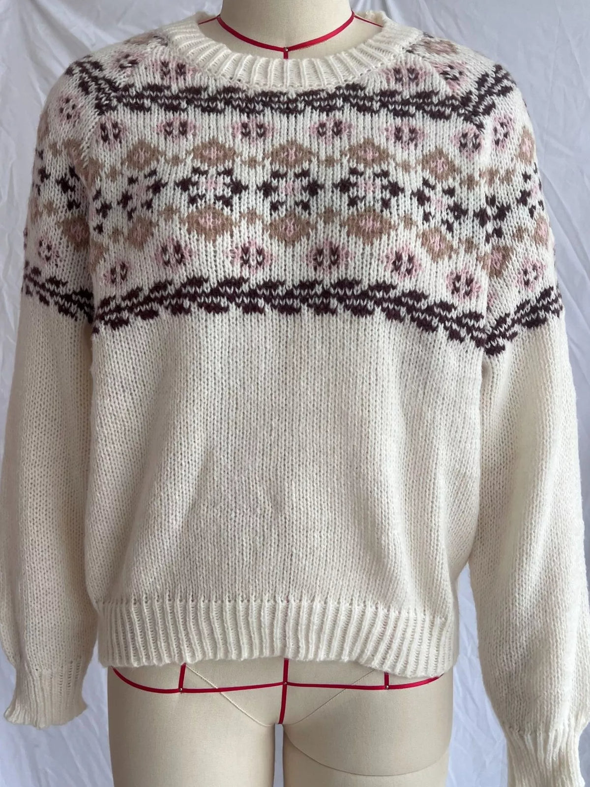 fair isle patterned round neck sweater – basic style | dropsona - neutral - close-up detail