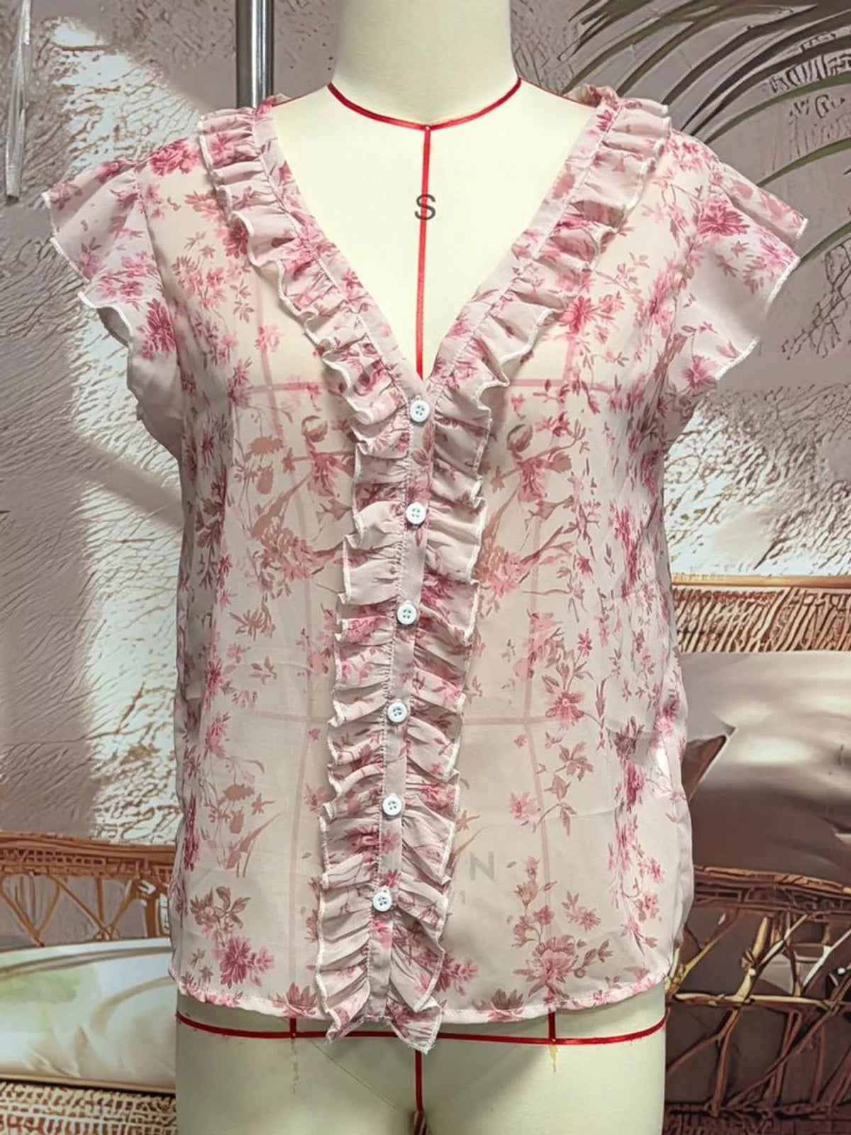 floral print ruffled v-neck blouse | dropsona - neutral - material texture