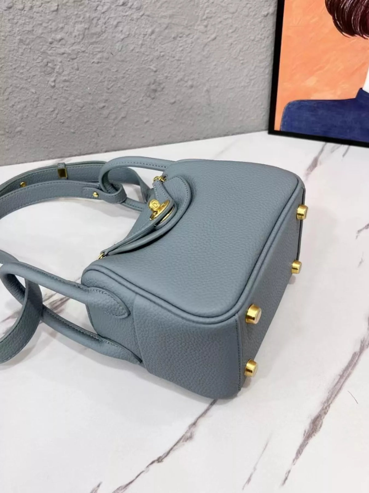 gold-tone hardware leather crossbody bag | dropsona - neutral - packaging
