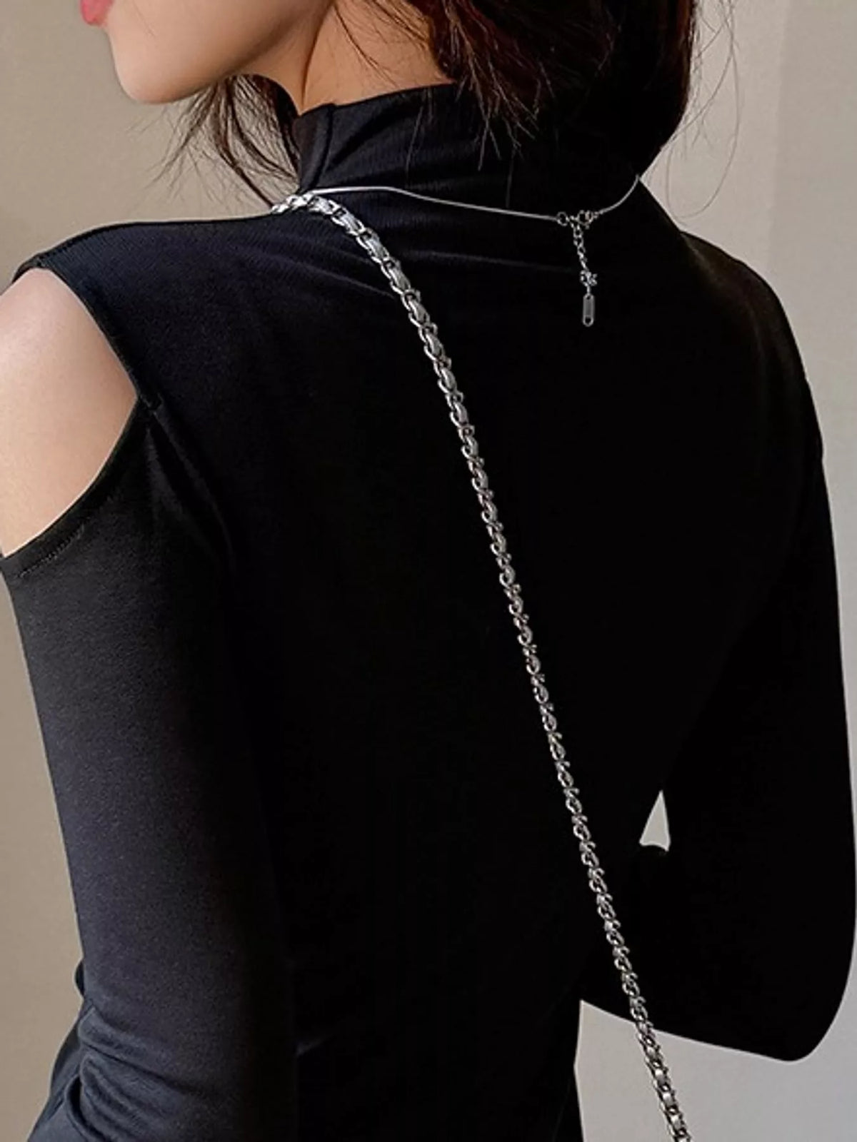 mock neck cold-shoulder slim-fit t-shirt | dropsona - neutral - close-up detail
