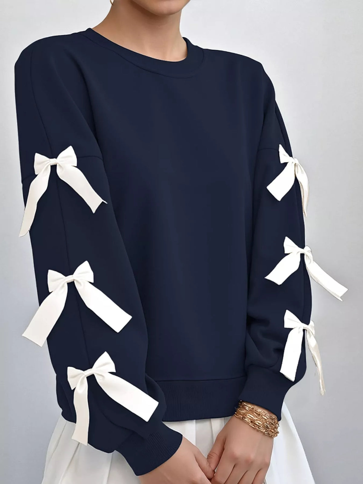 crew neck sweatshirt with decorative bow | dropsona - neutral - close-up detail