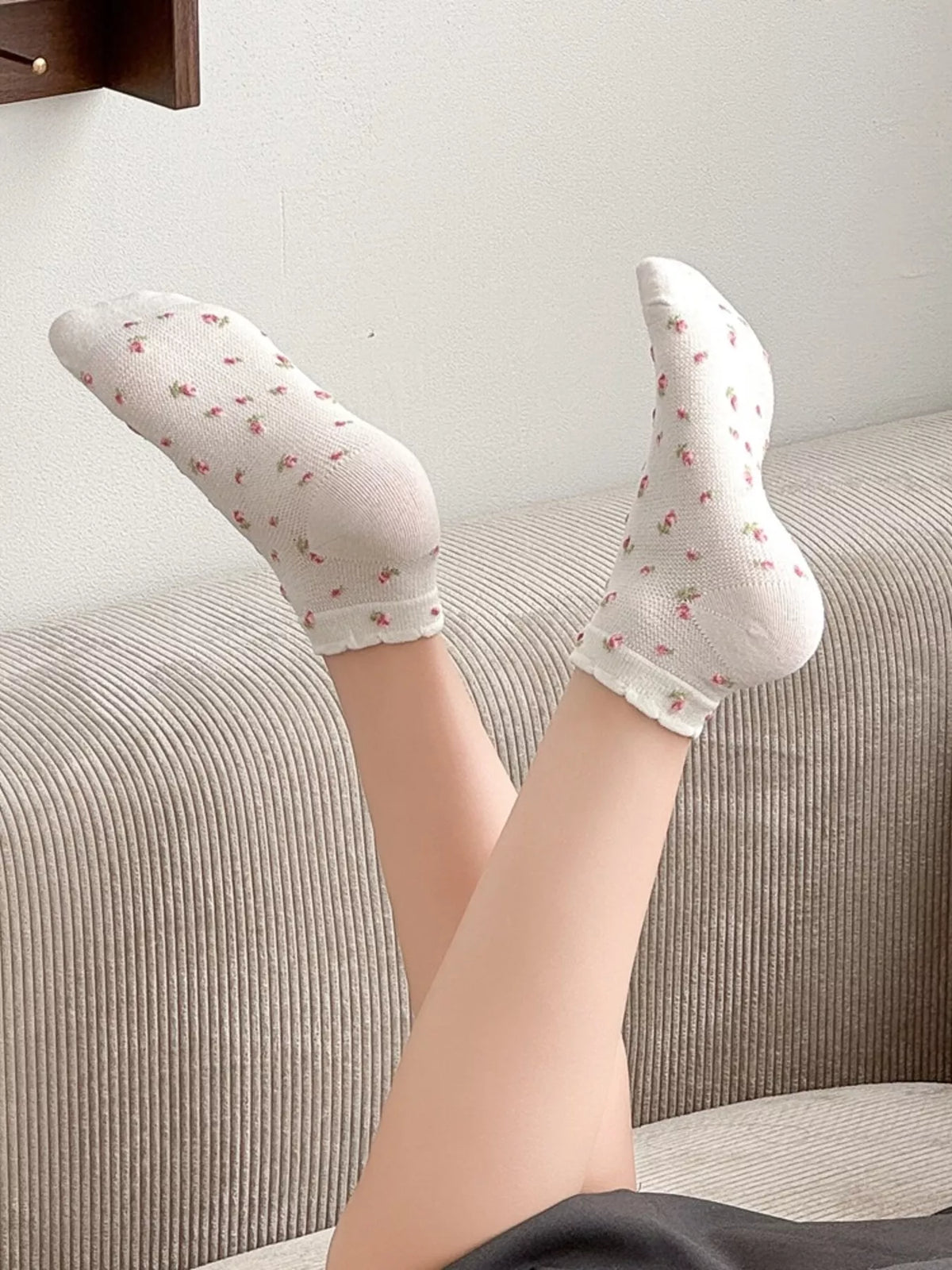 floral ankle socks – candy | dropsona cotton - neutral - usage example