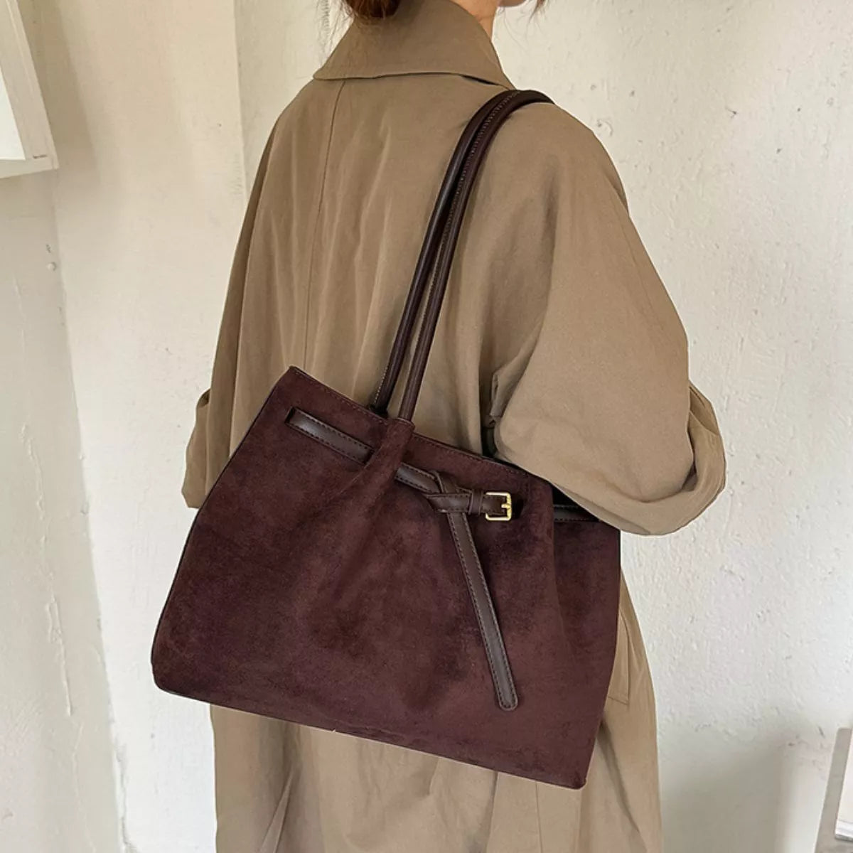vintage suede shoulder bag – stylish sling | dropsona - neutral - close-up detail