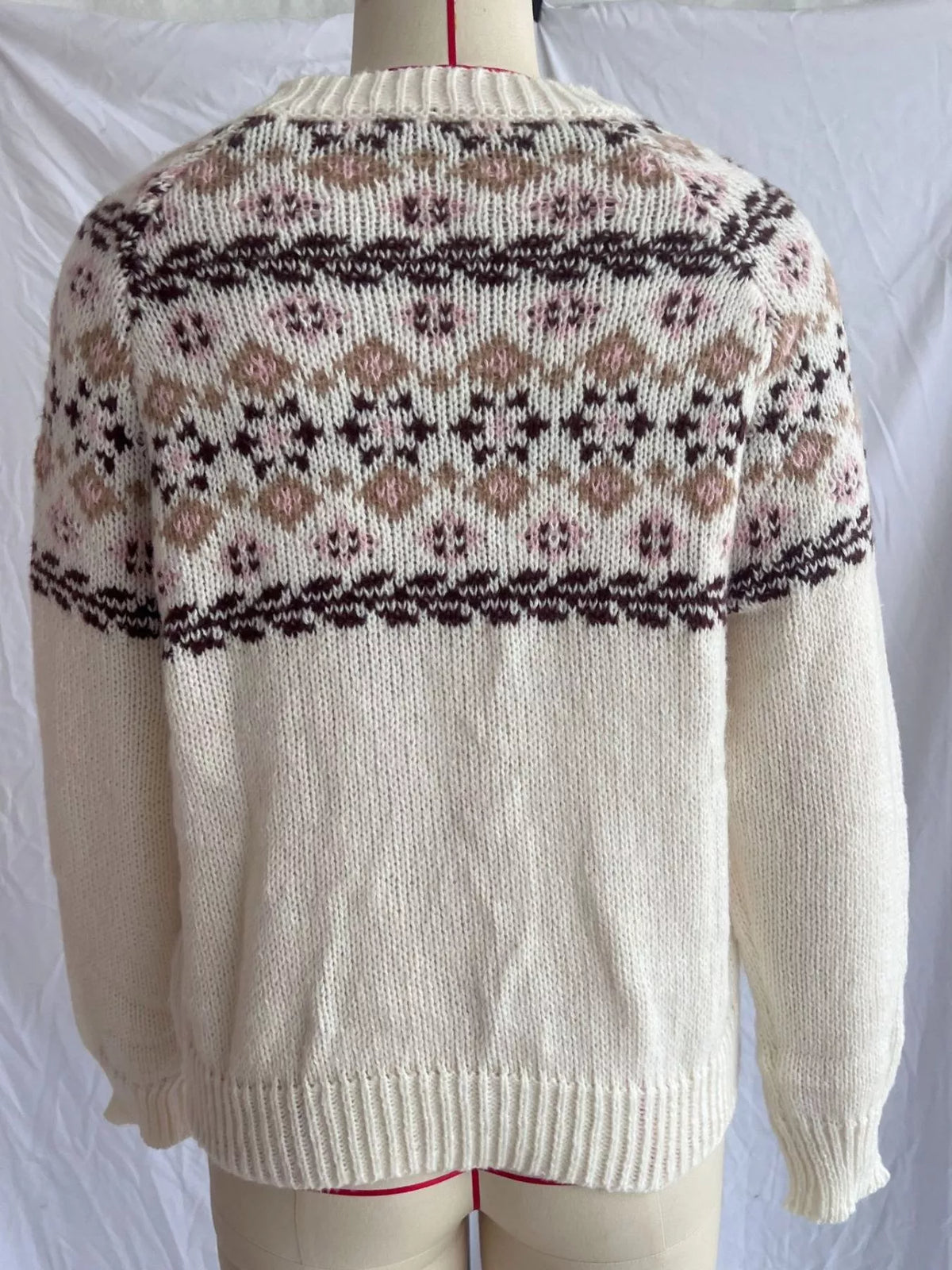 fair isle patterned round neck sweater – basic style | dropsona - neutral - material texture