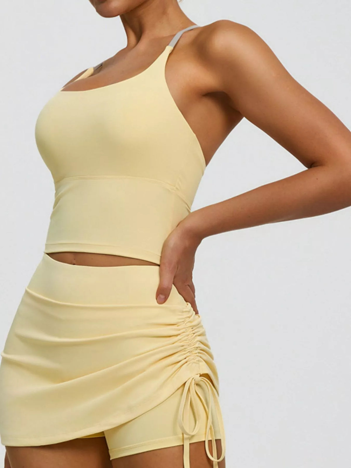 criss-cross back active bra | dropsona - neutral - close-up detail