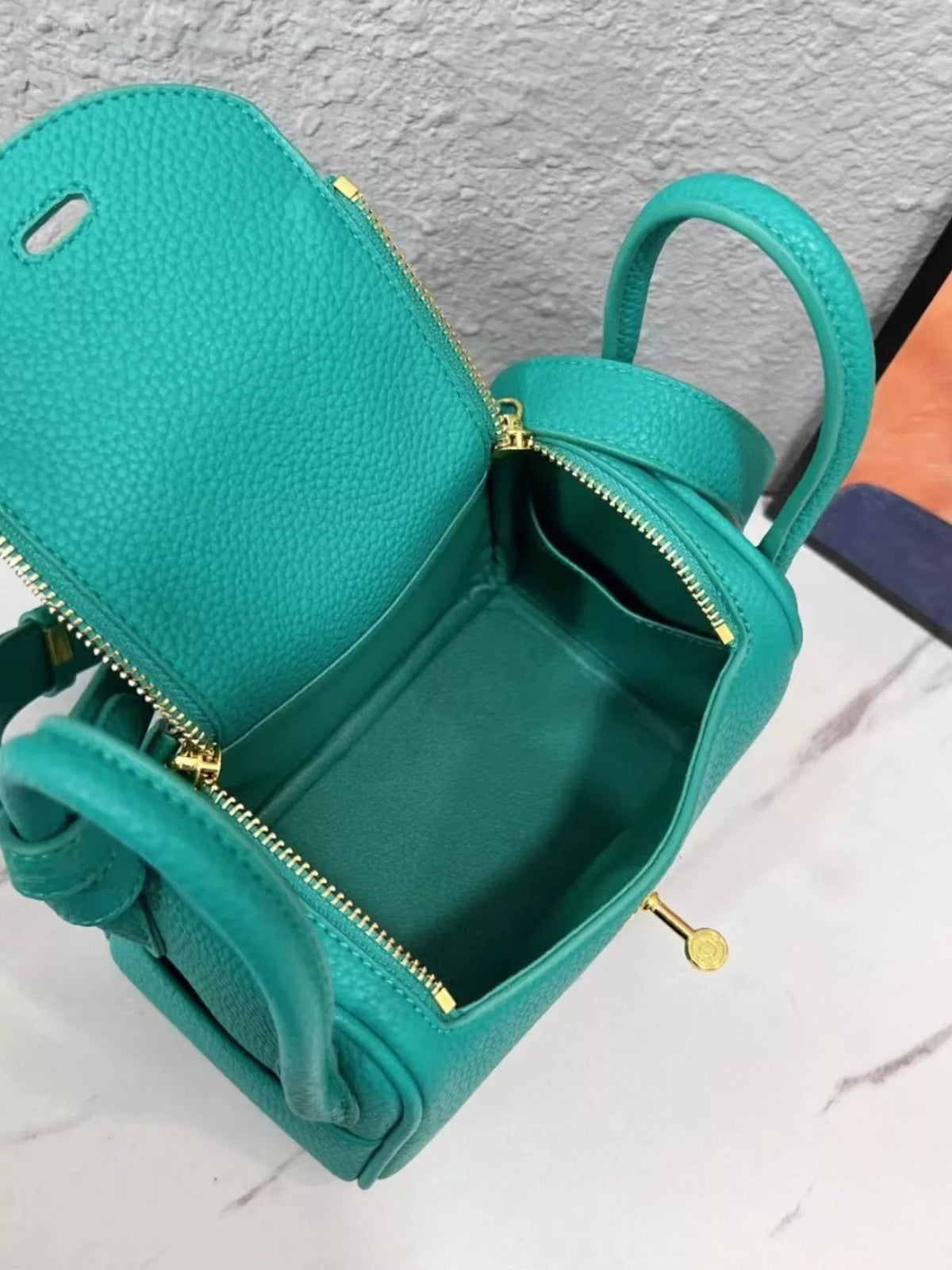 gold-tone hardware leather crossbody bag | dropsona - neutral - front view