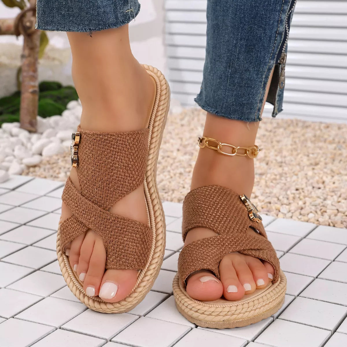 toe loop flats sandals – modern steps | dropsona - neutral - front view