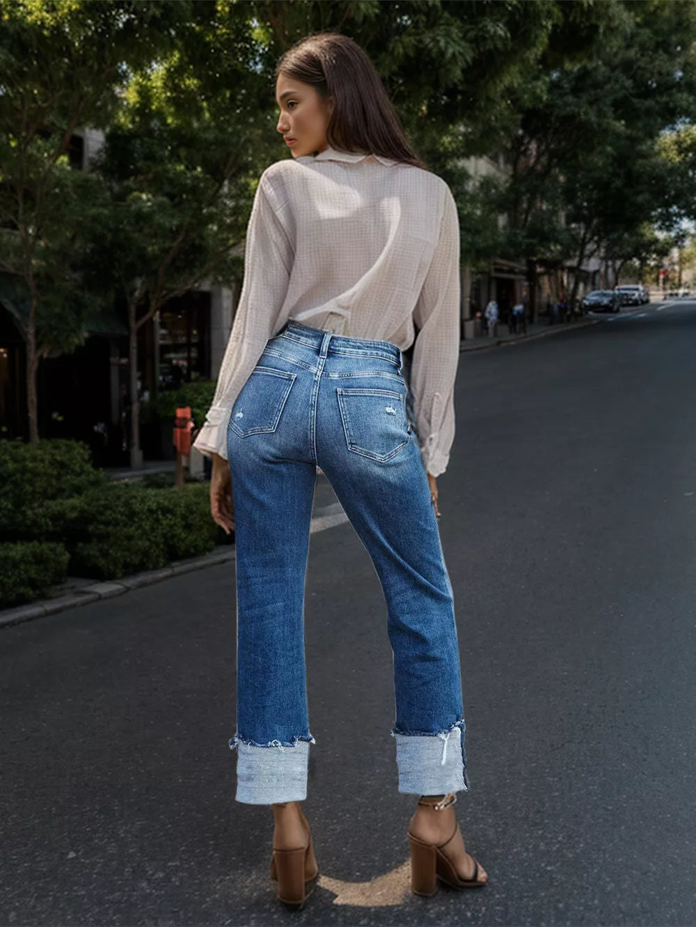 stepped waist raw hem rolled straight jeans - close-up detail