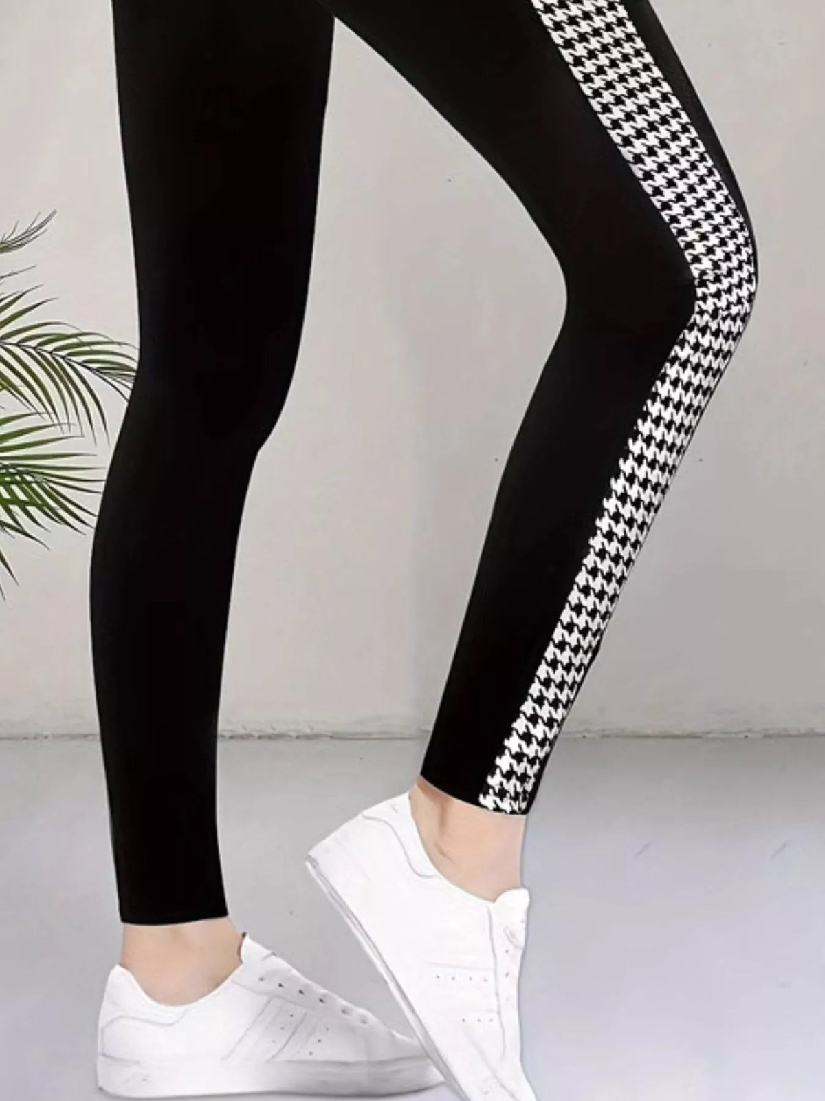 high-waisted side houndstooth active leggings | dropsona - neutral - close-up detail