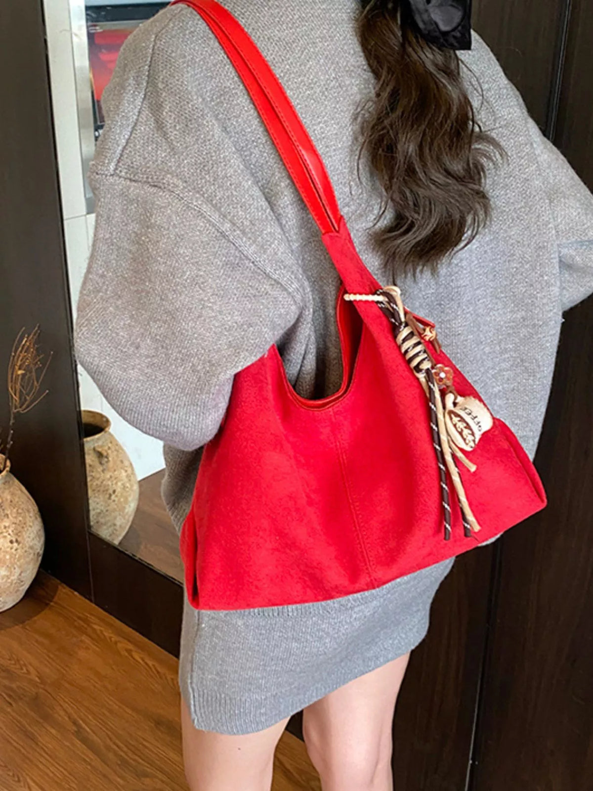 solid color shoulder bag – stylish sling | dropsona - neutral - close-up detail