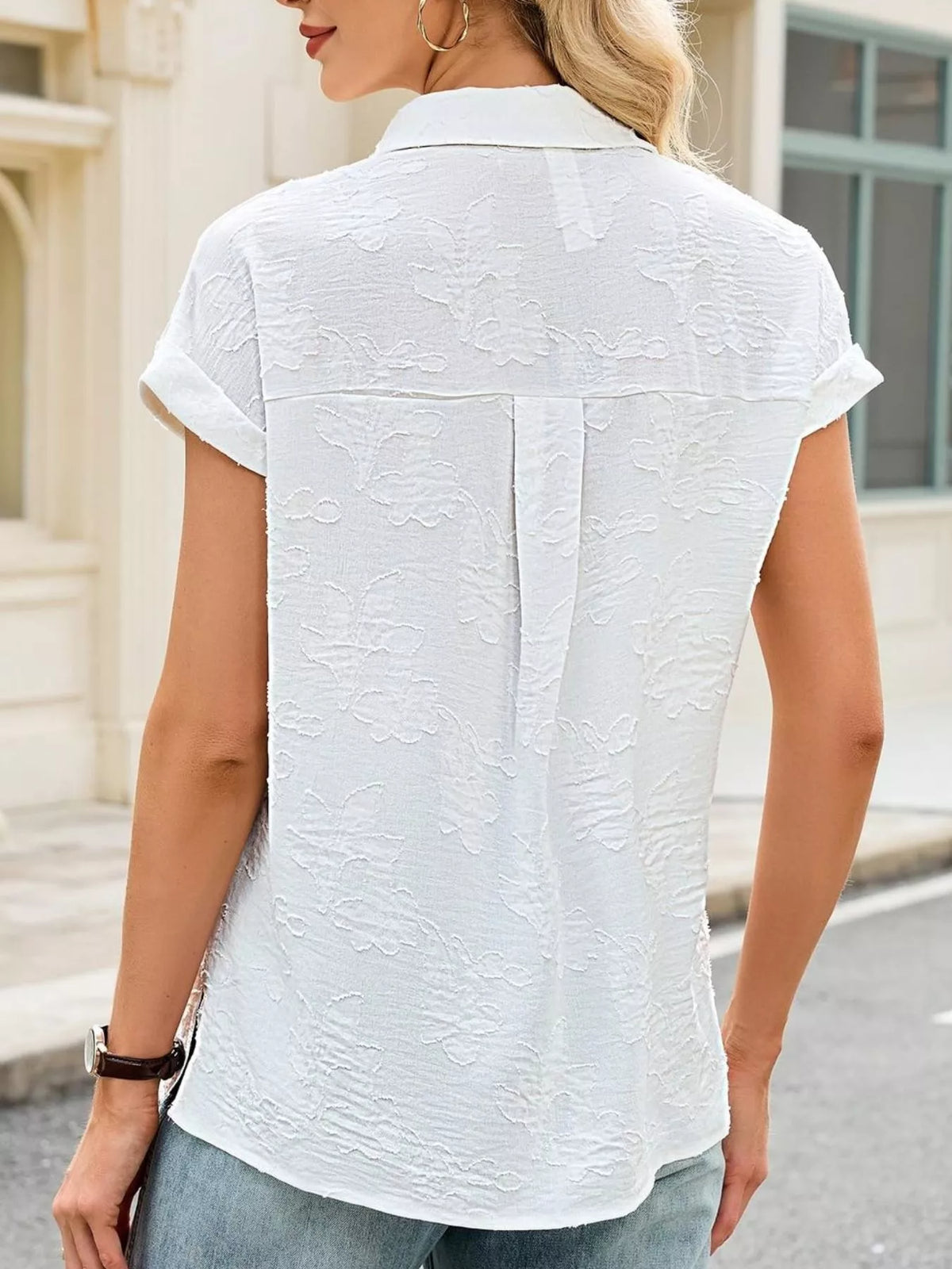 short sleeve button-down shirt – buttoned | dropsona - neutral - close-up detail