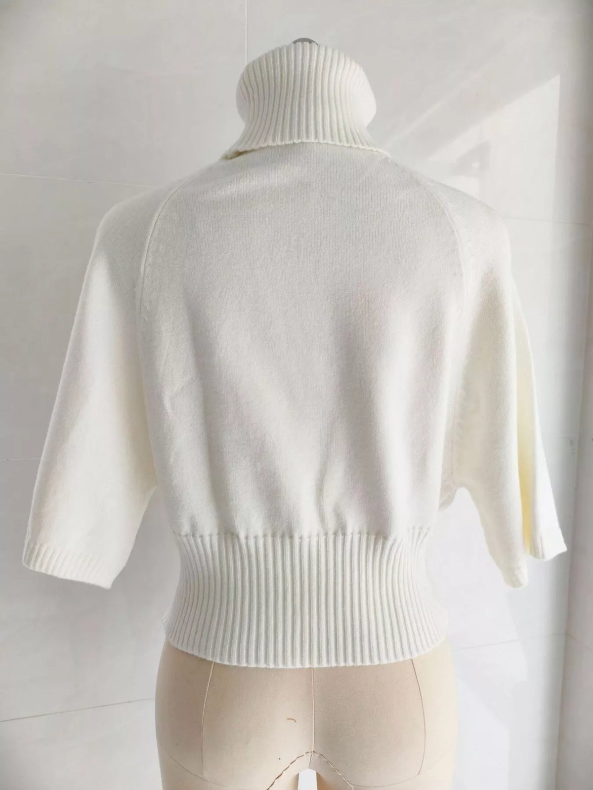 turtleneck batwing sleeve sweater – basic style | dropsona - neutral - close-up detail