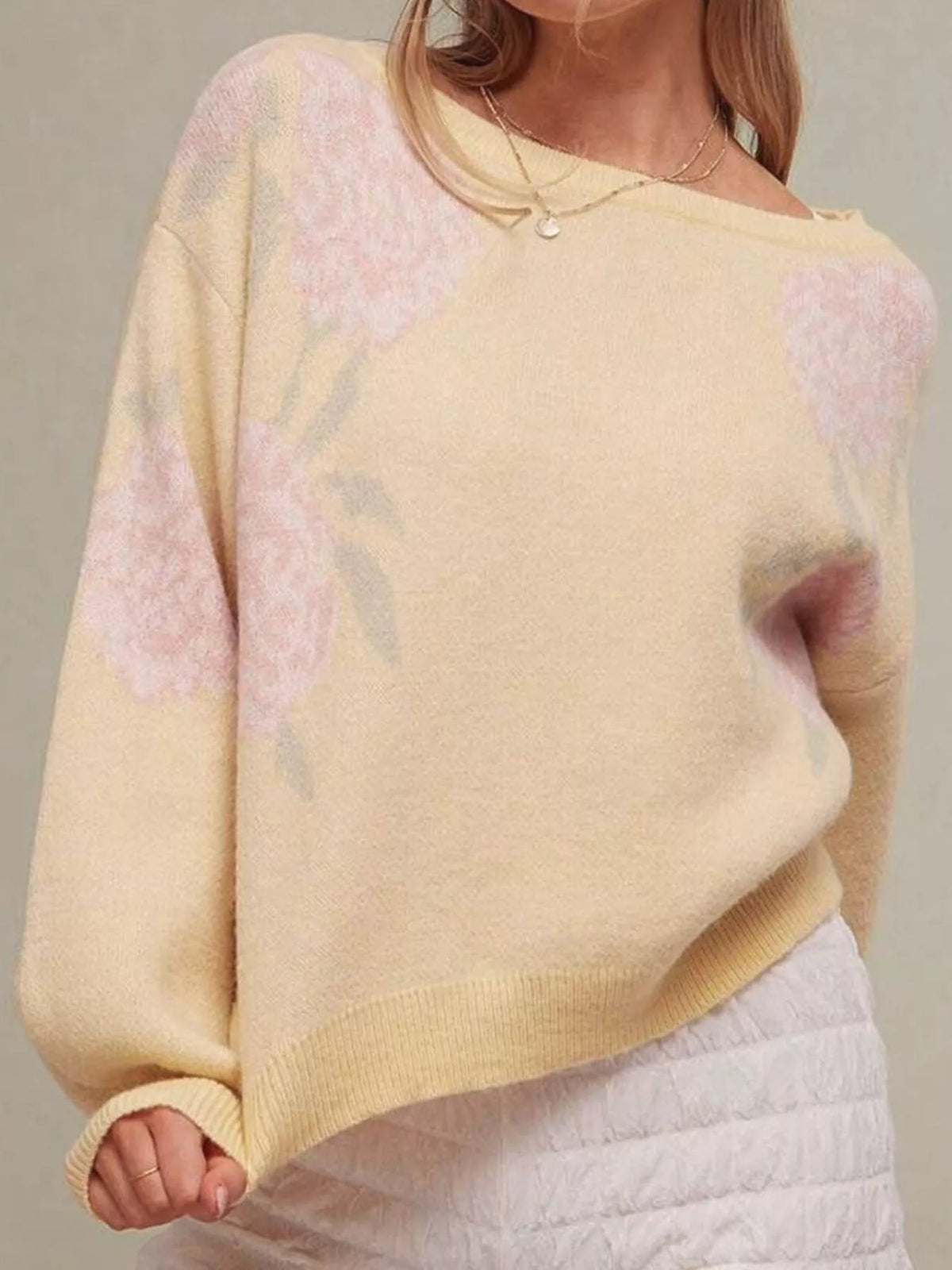 floral pattern dropped shoulder sweater – basic style | dropsona - neutral - close-up detail