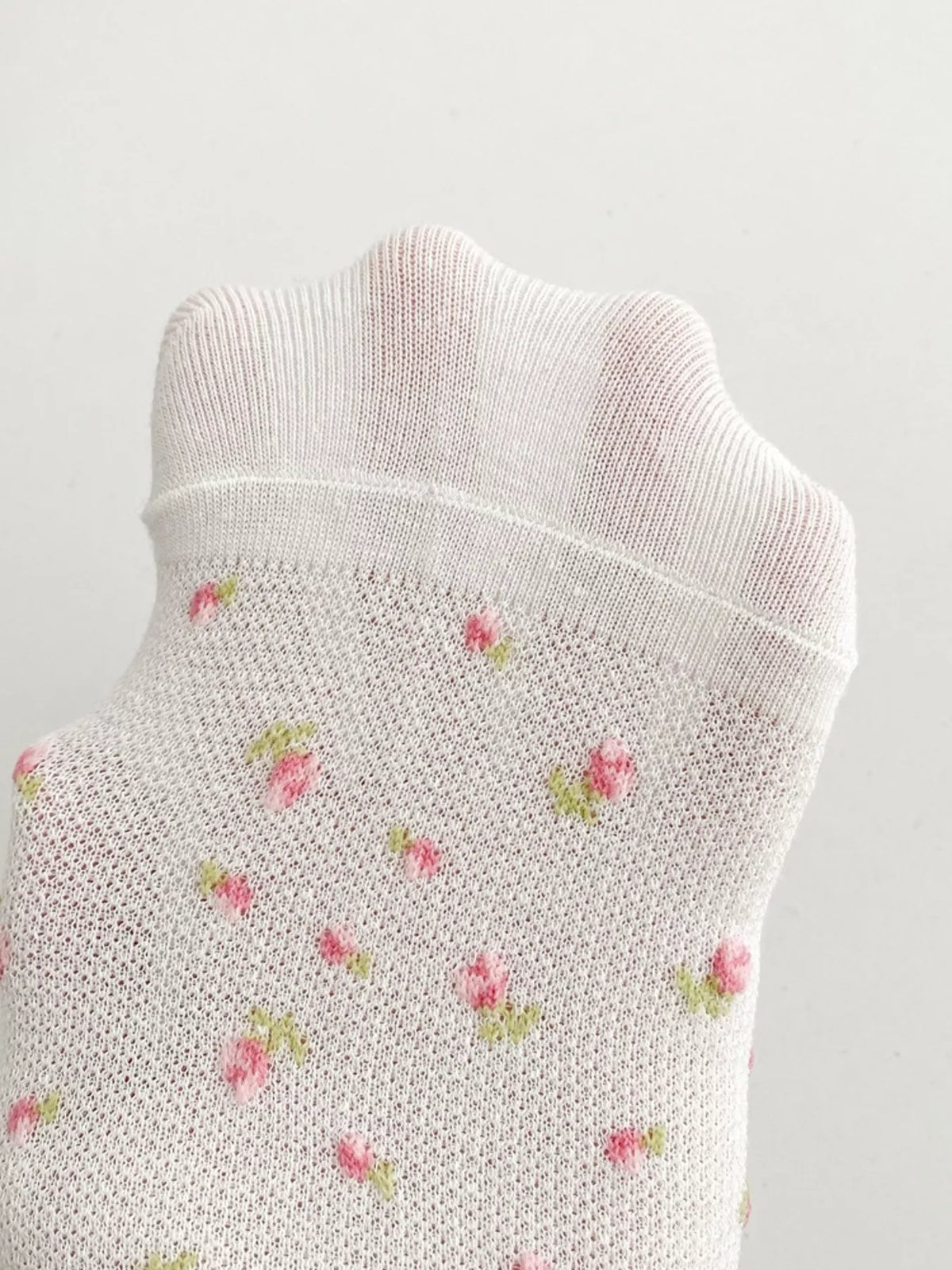 floral ankle socks – candy | dropsona cotton - neutral - close-up detail