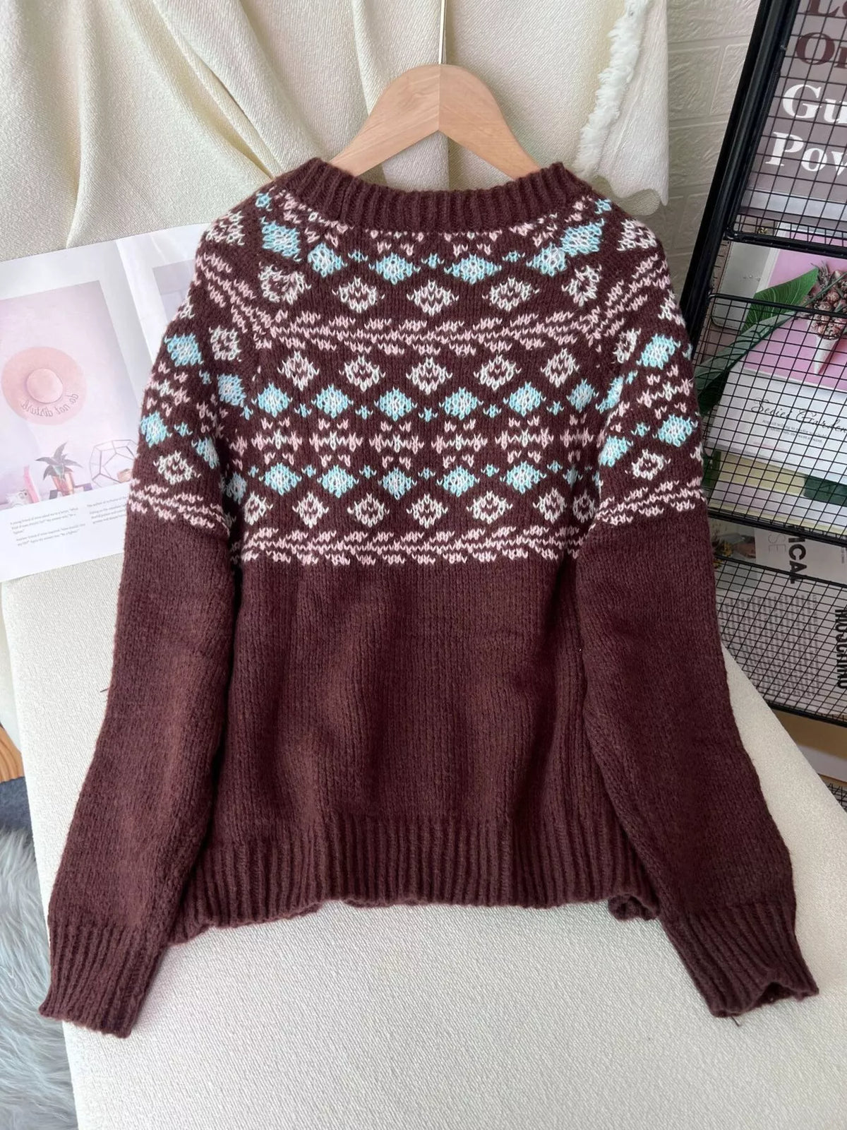 fair isle patterned round neck sweater – basic style | dropsona - neutral - close-up detail