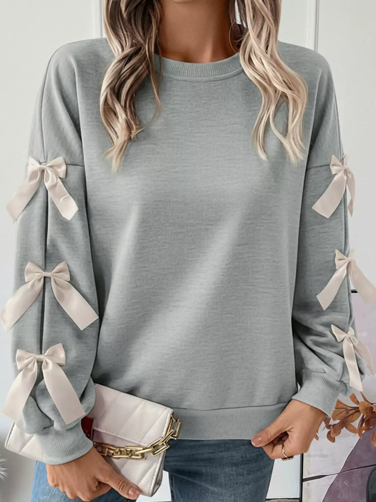 crew neck sweatshirt with decorative bow | dropsona - neutral - size reference