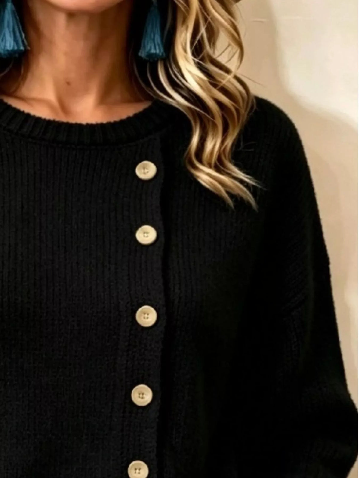 decorative button round neck sweater – basic style | dropsona - neutral - material texture