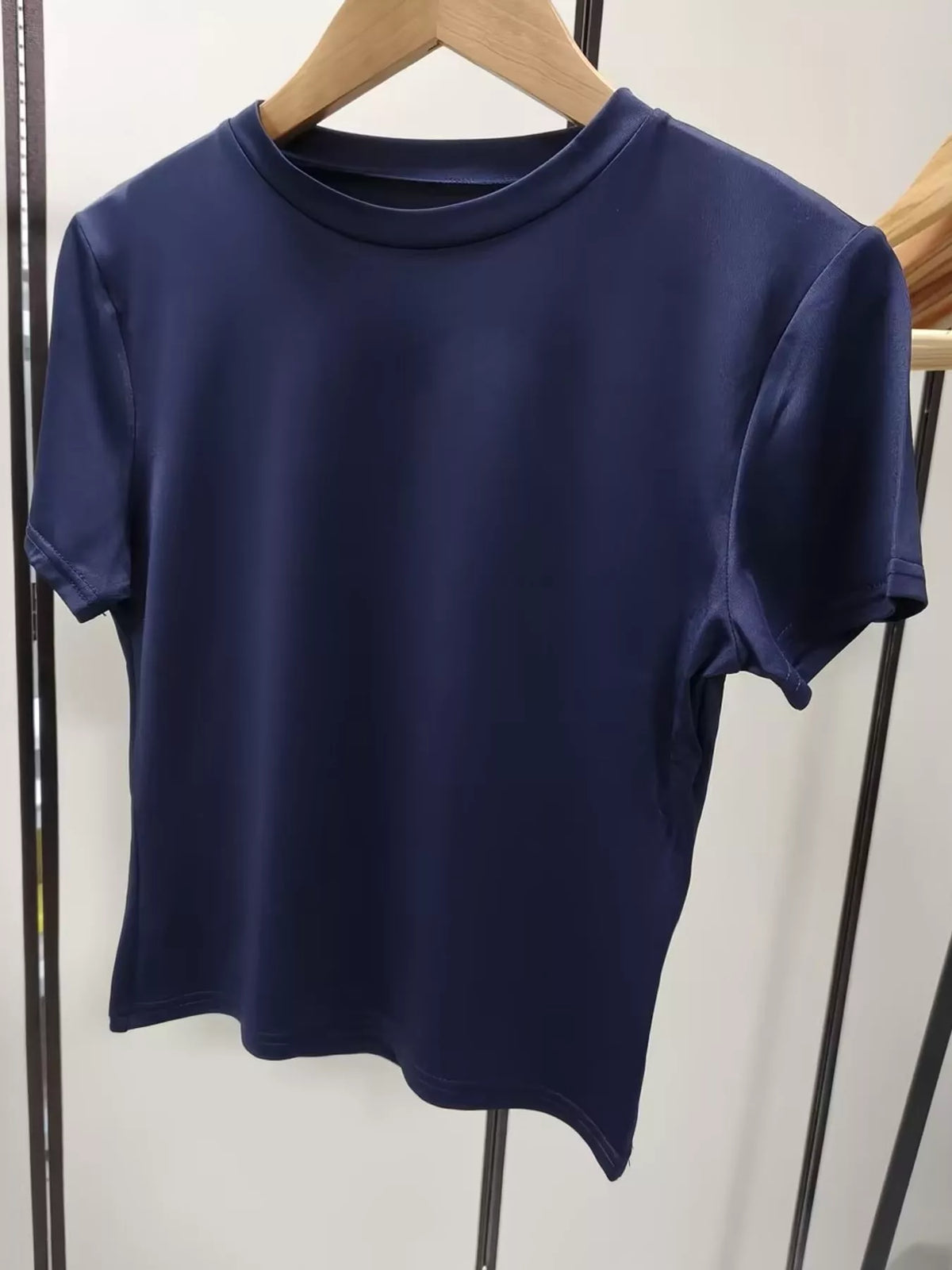 slim fit basic crew neck short sleeve crop t-shirt | dropsona - neutral - usage example