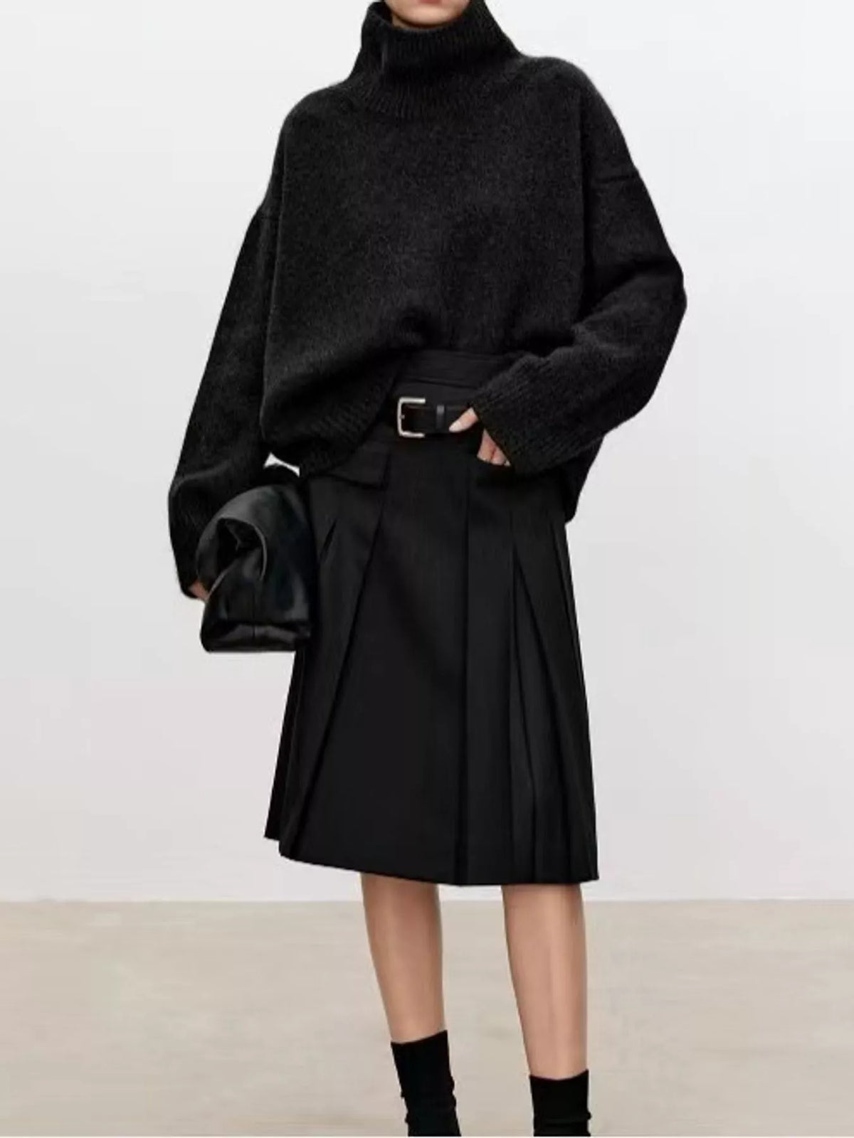 oversized turtleneck wool sweater | dropsona - neutral - close-up detail