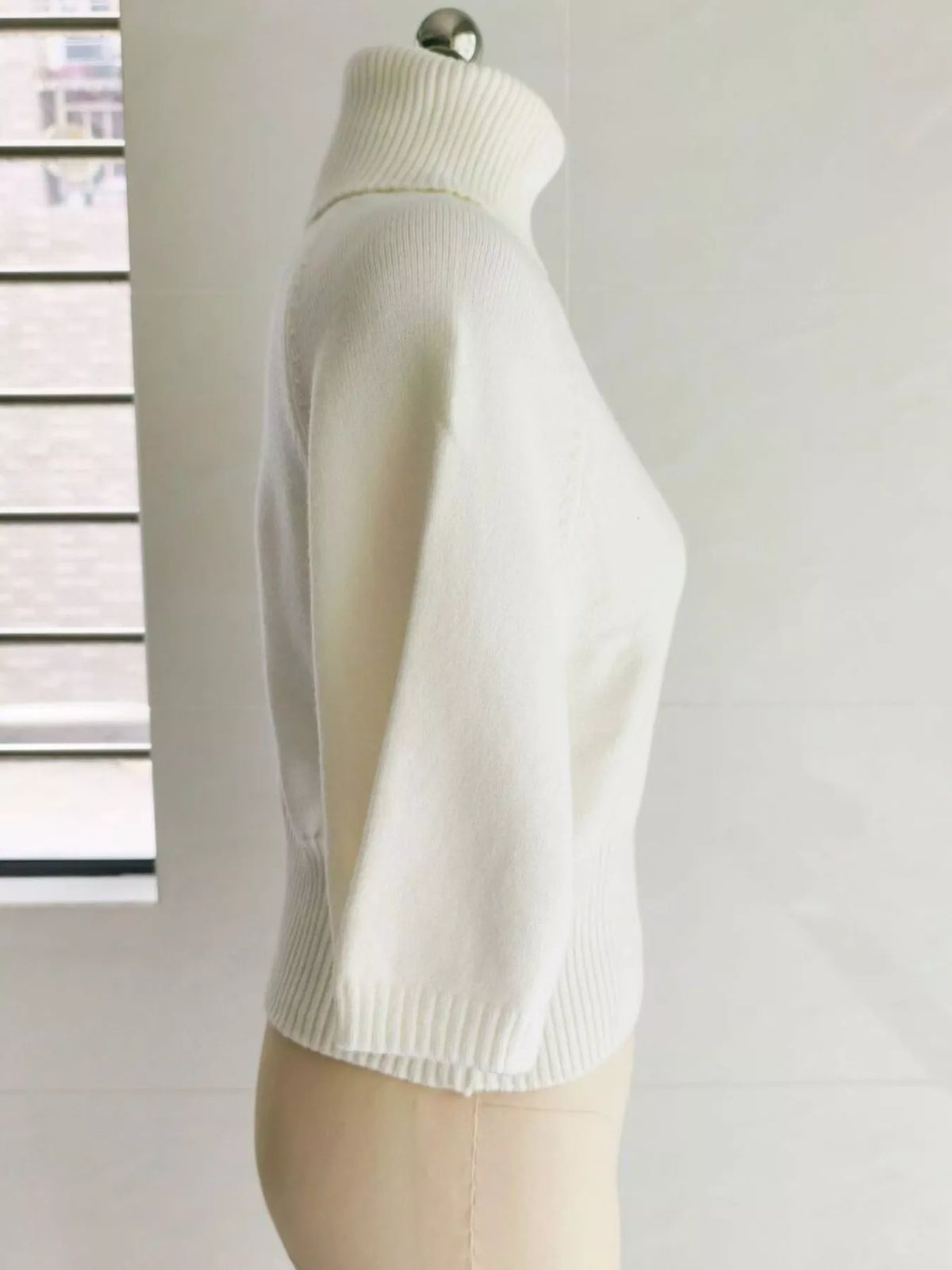 turtleneck batwing sleeve sweater – basic style | dropsona - neutral - material texture