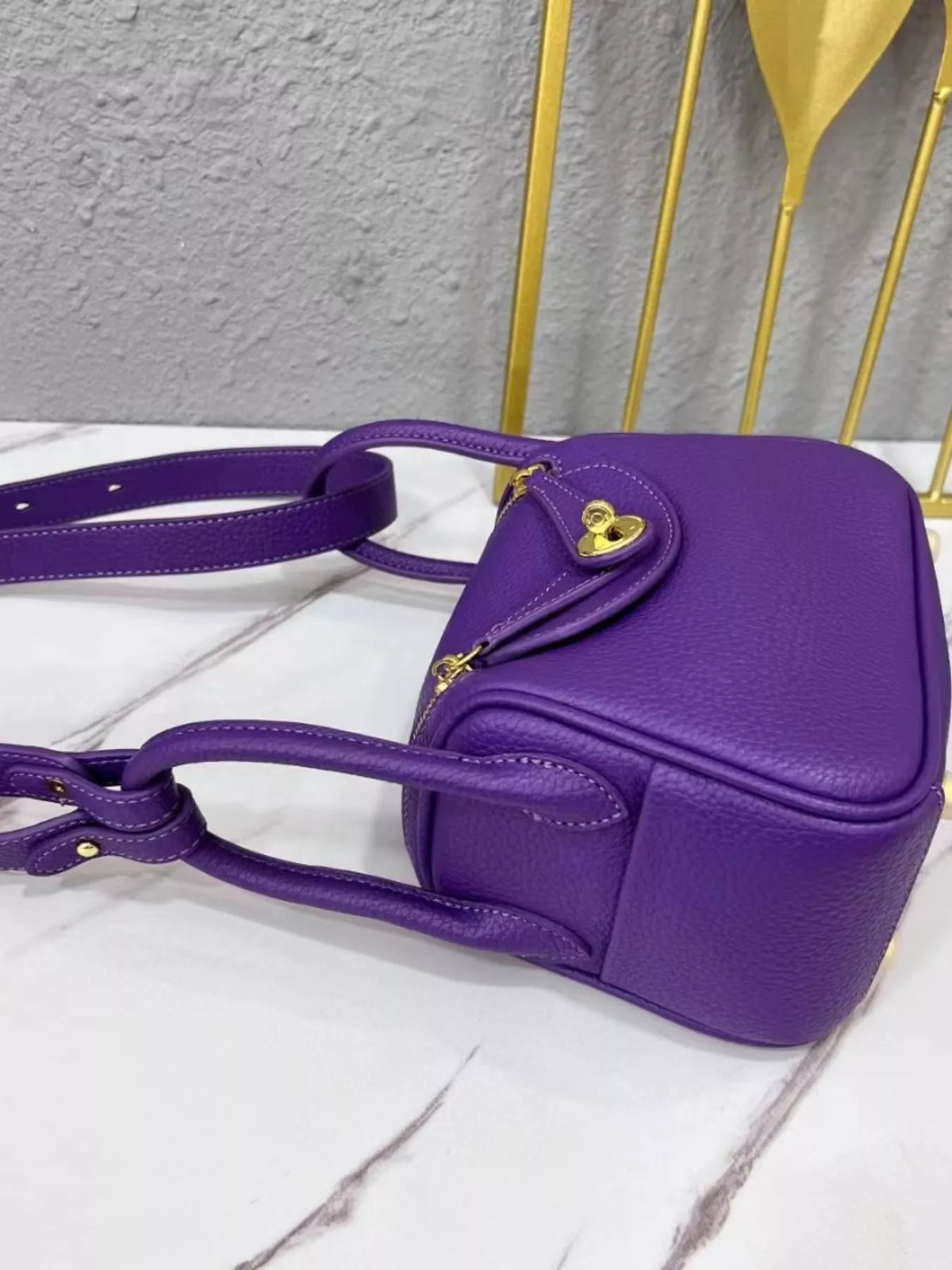 gold-tone hardware leather crossbody bag | dropsona - neutral - close-up detail