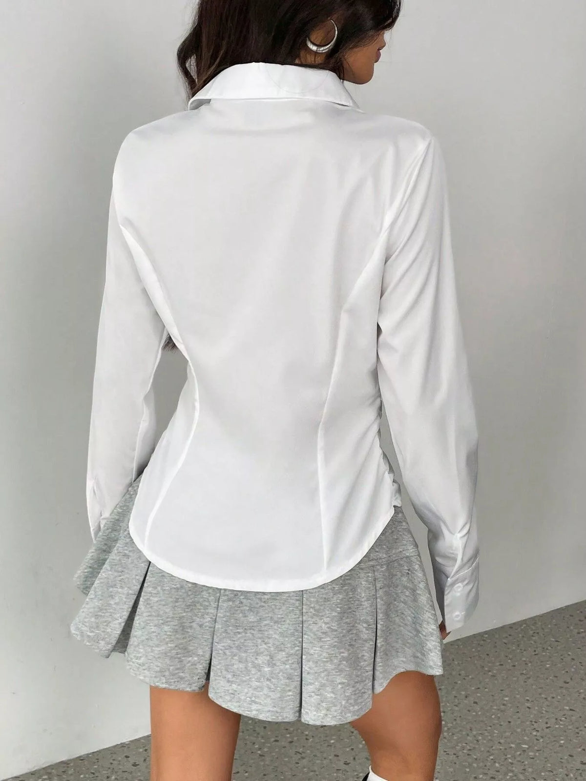 ruched slim-fit button-down shirt – buttoned,ruched | dropsona - neutral - material texture
