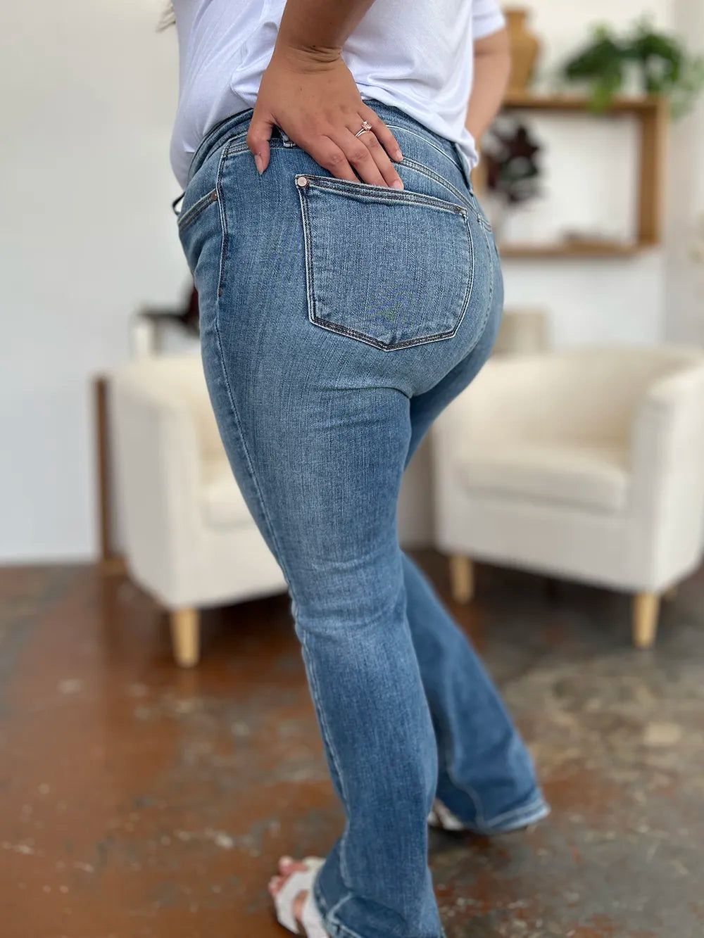 judy blue full size mid-rise waist straight jeans | dropsona - neutral - material texture