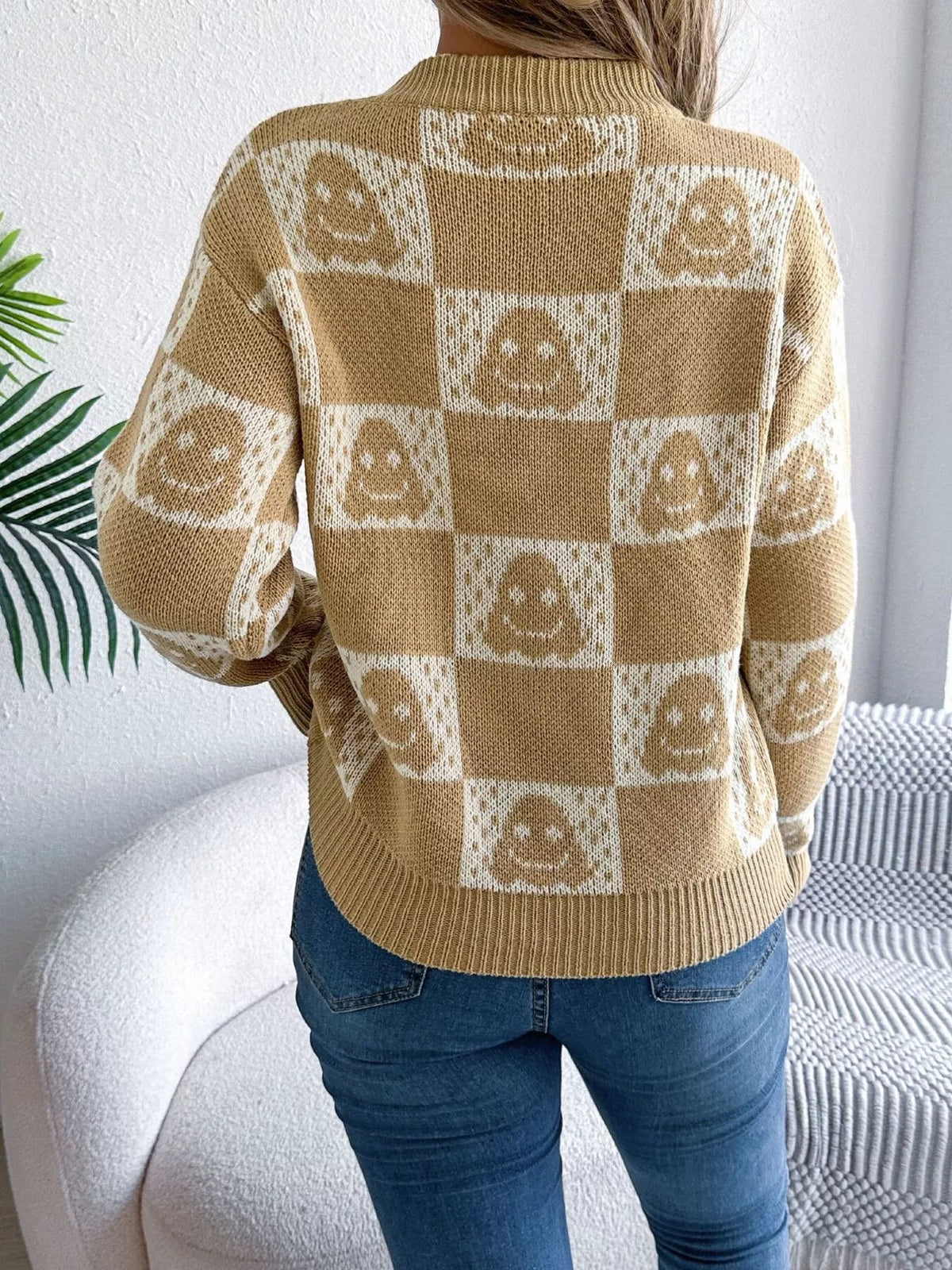 checkerboard halloween graphic sweater – basic style | dropsona - neutral - size reference