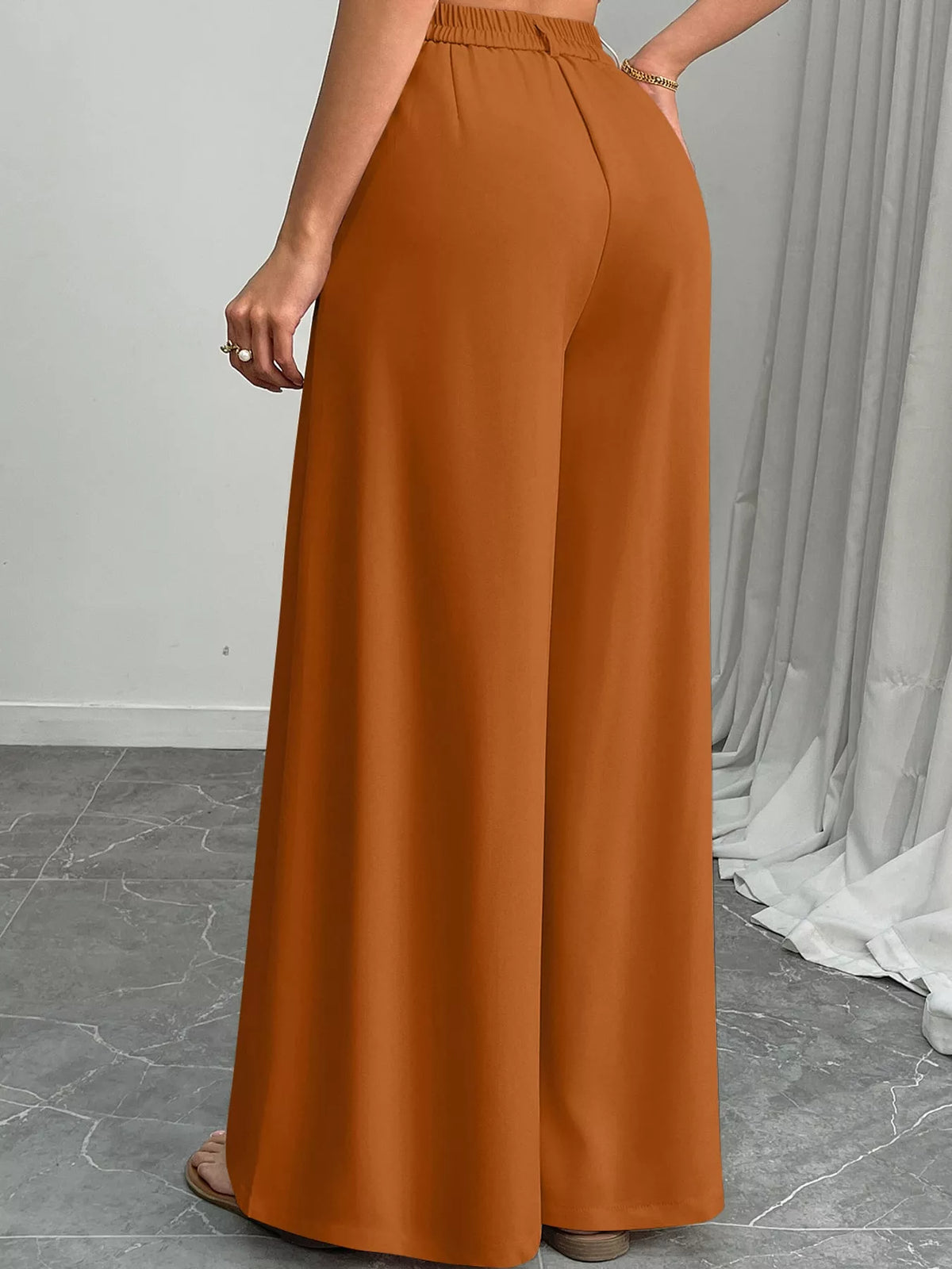 high-waisted wide-leg pants – pocketed fit | dropsona - neutral - close-up detail