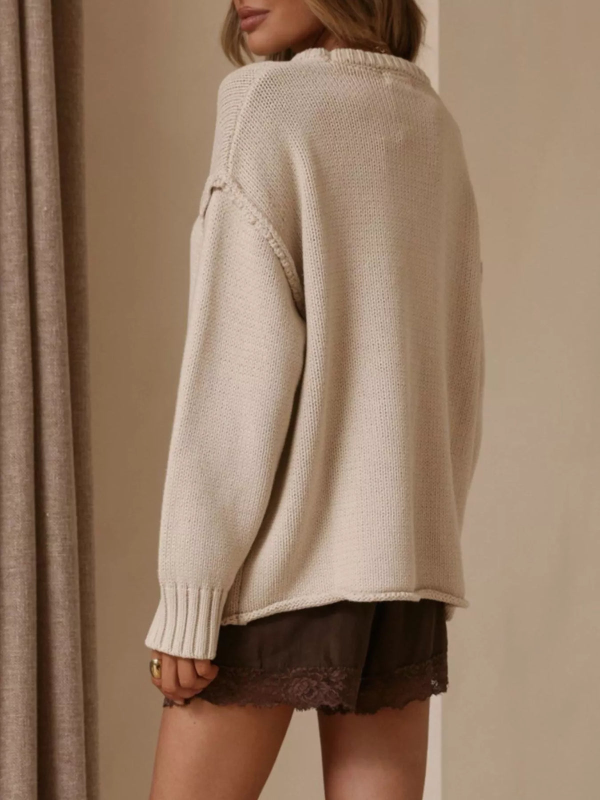 crew neck dropped shoulder sweater – basic style | dropsona - neutral - close-up detail