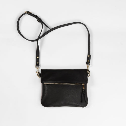foldover crossbody clutch – our clu | dropsona - neutral - usage example